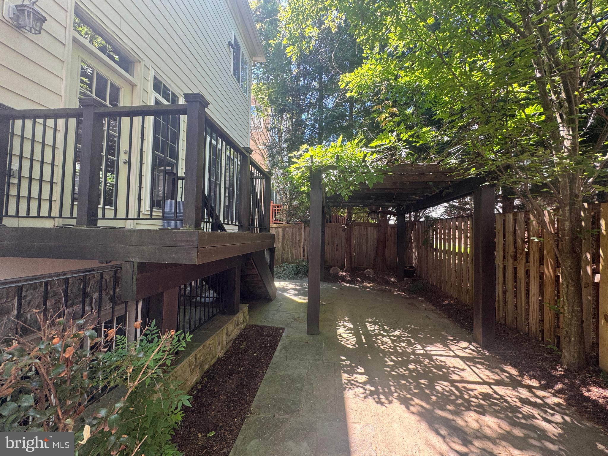 OAKTON VILLAGE - Residential