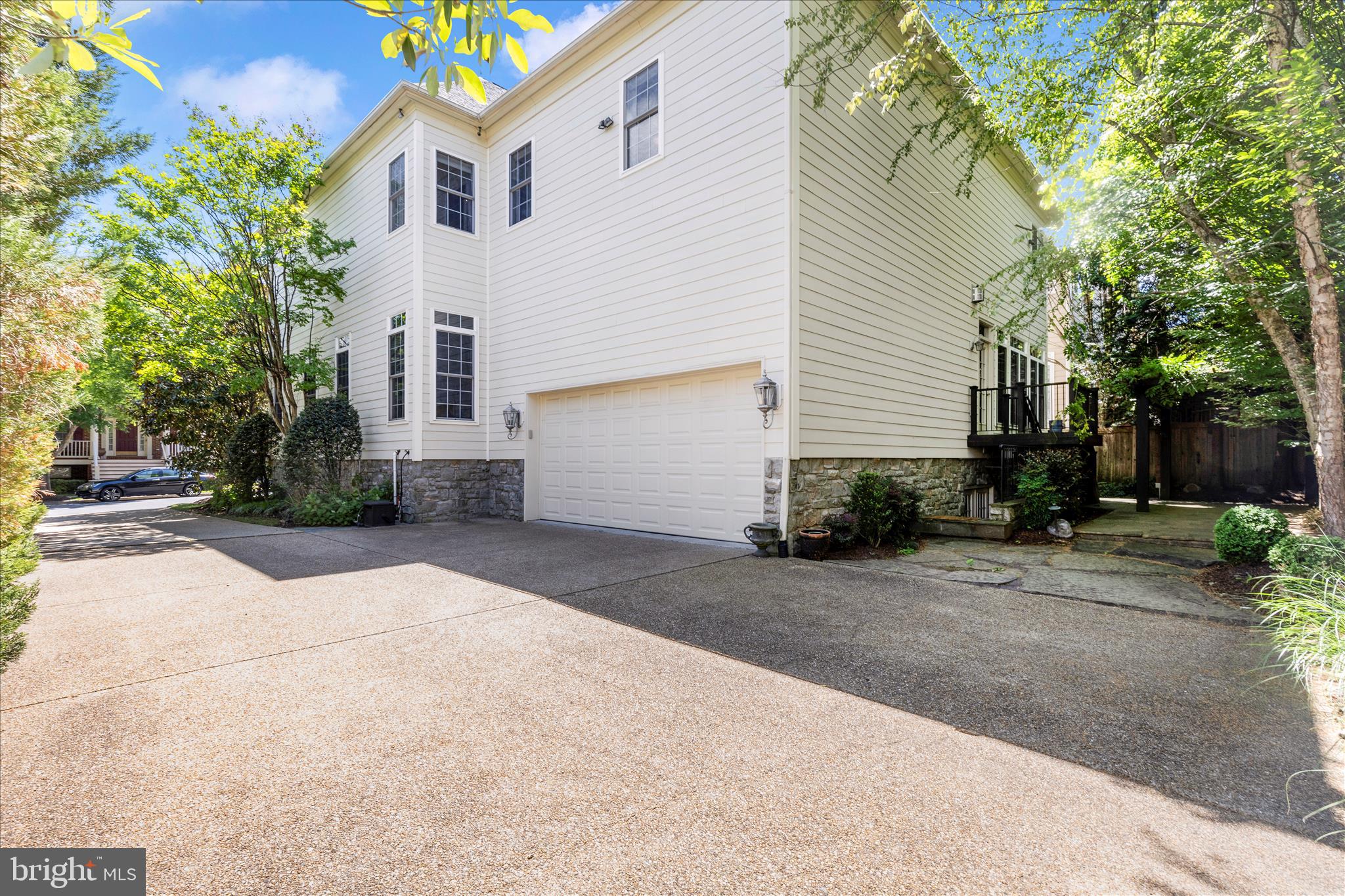 OAKTON VILLAGE - Residential