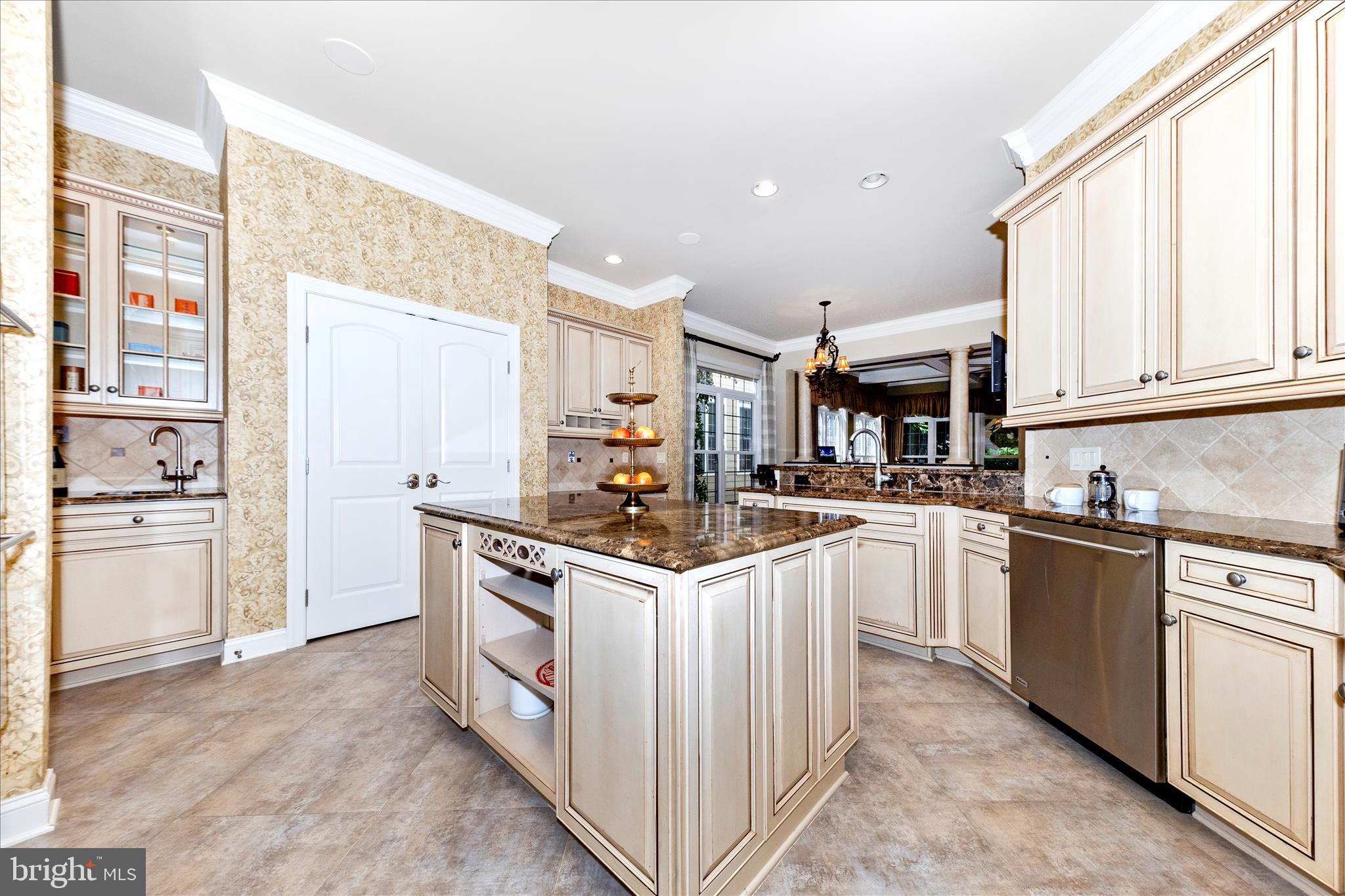 OAKTON VILLAGE - Residential