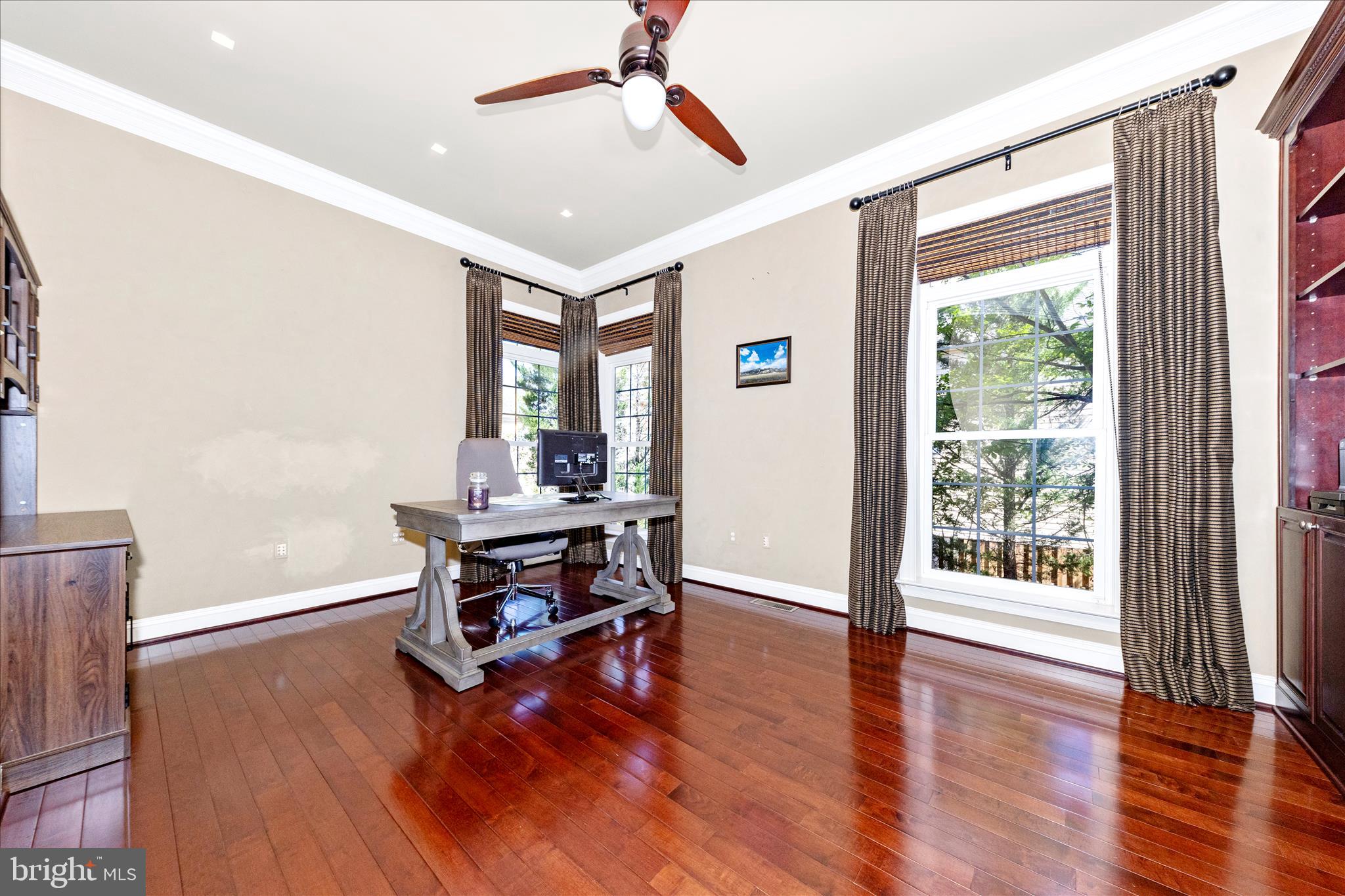 OAKTON VILLAGE - Residential