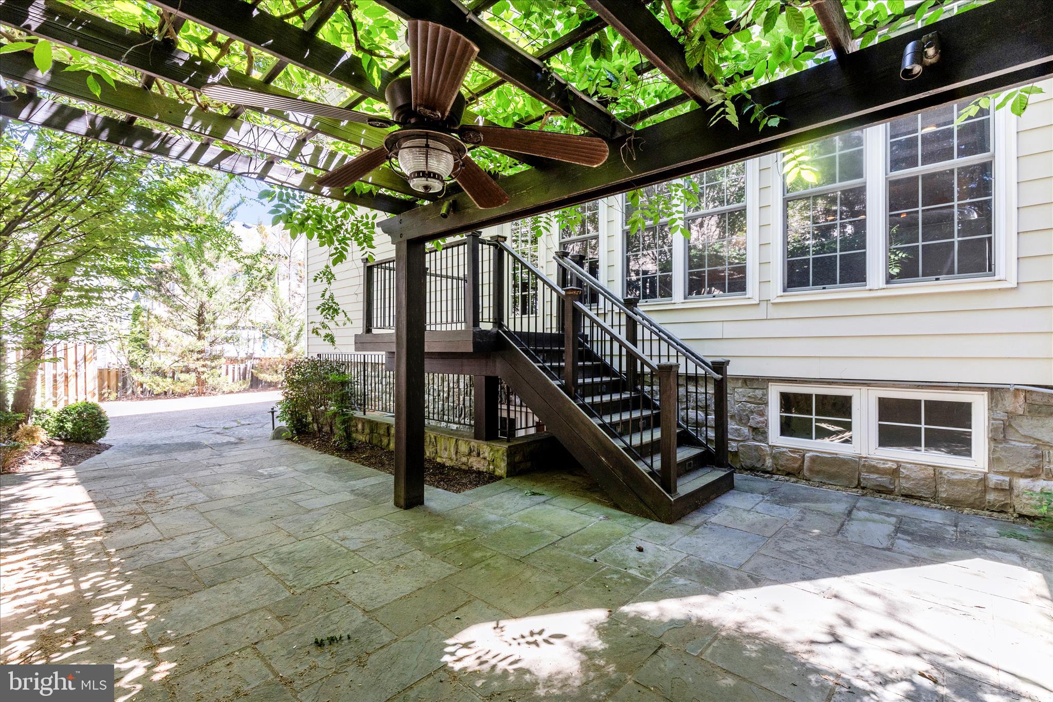 OAKTON VILLAGE - Residential
