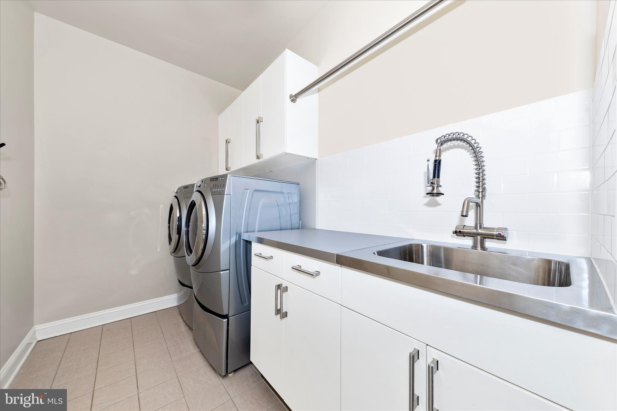 OAKTON VILLAGE - Residential