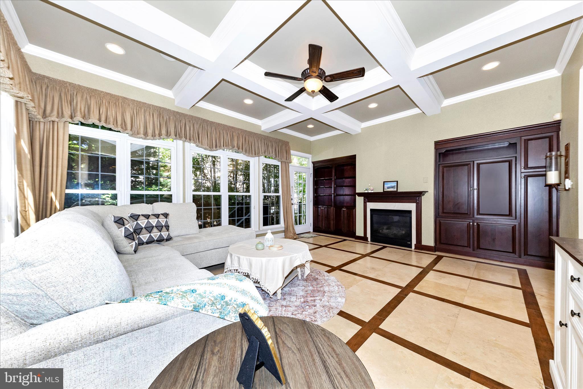 OAKTON VILLAGE - Residential