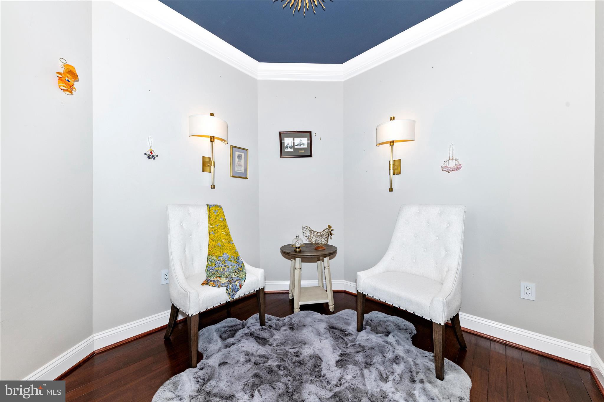 OAKTON VILLAGE - Residential