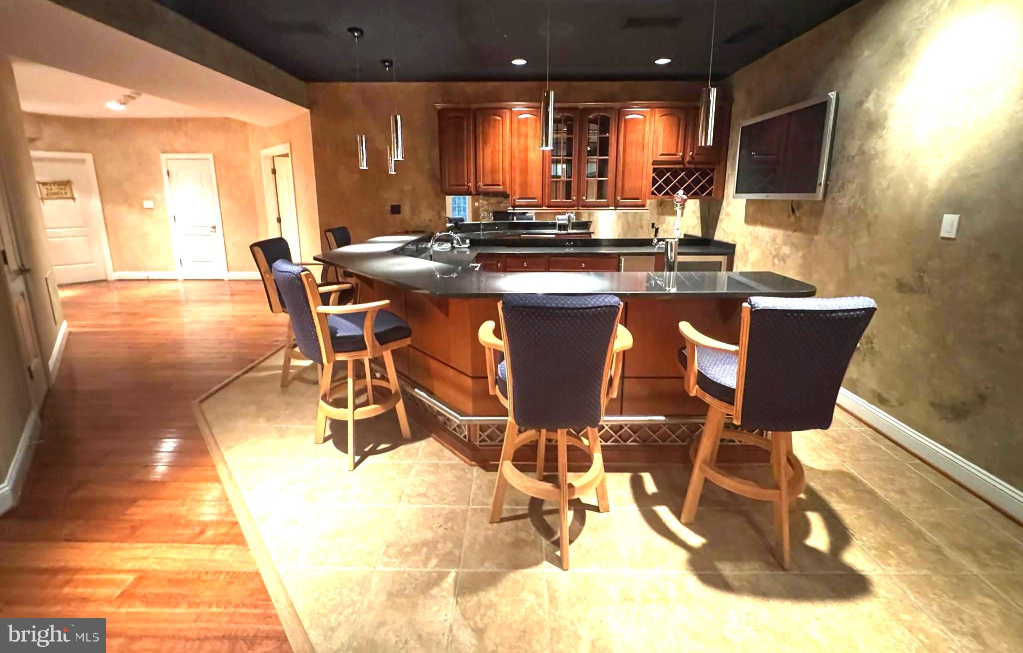 OAKTON VILLAGE - Residential
