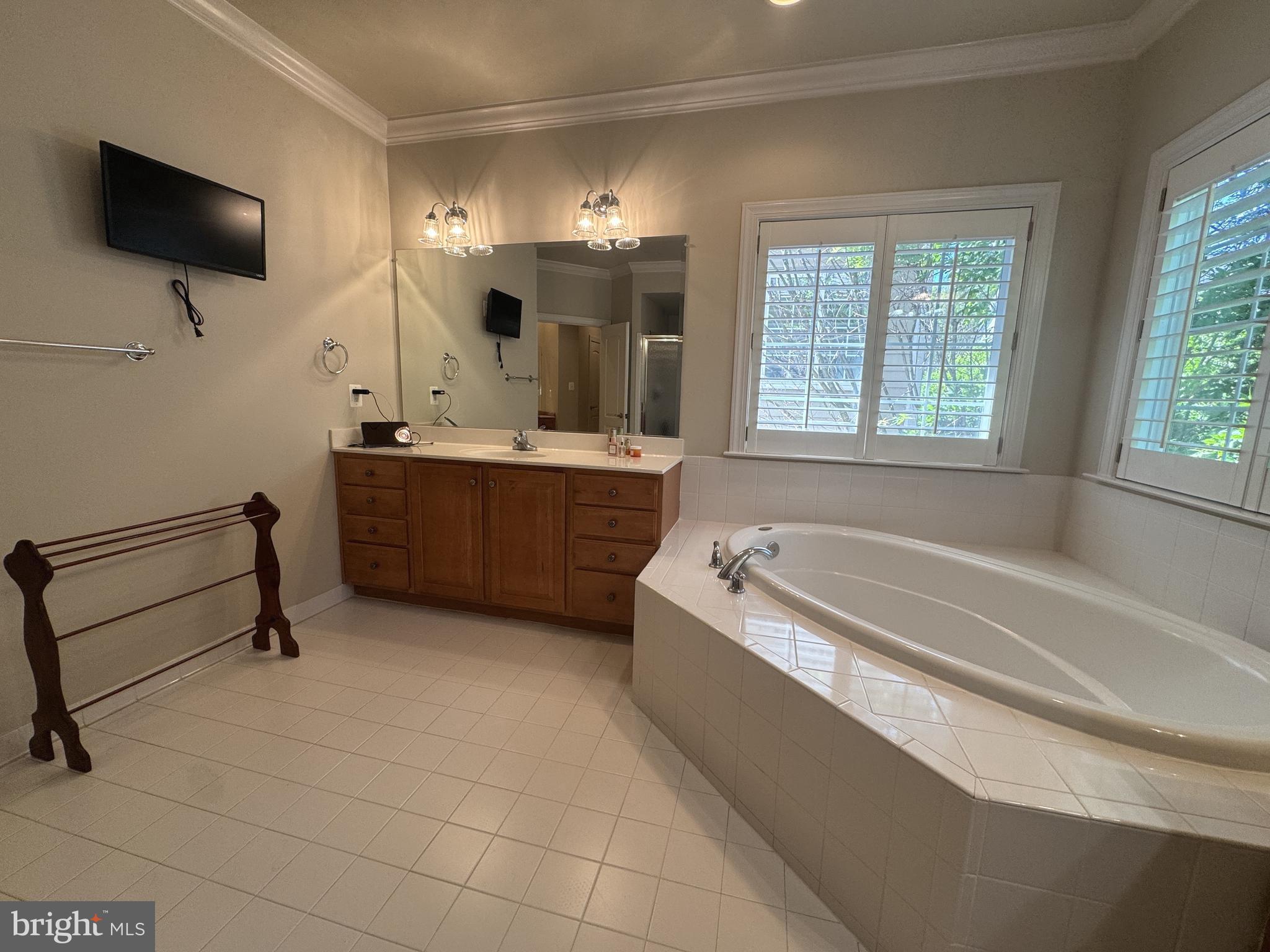 OAKTON VILLAGE - Residential