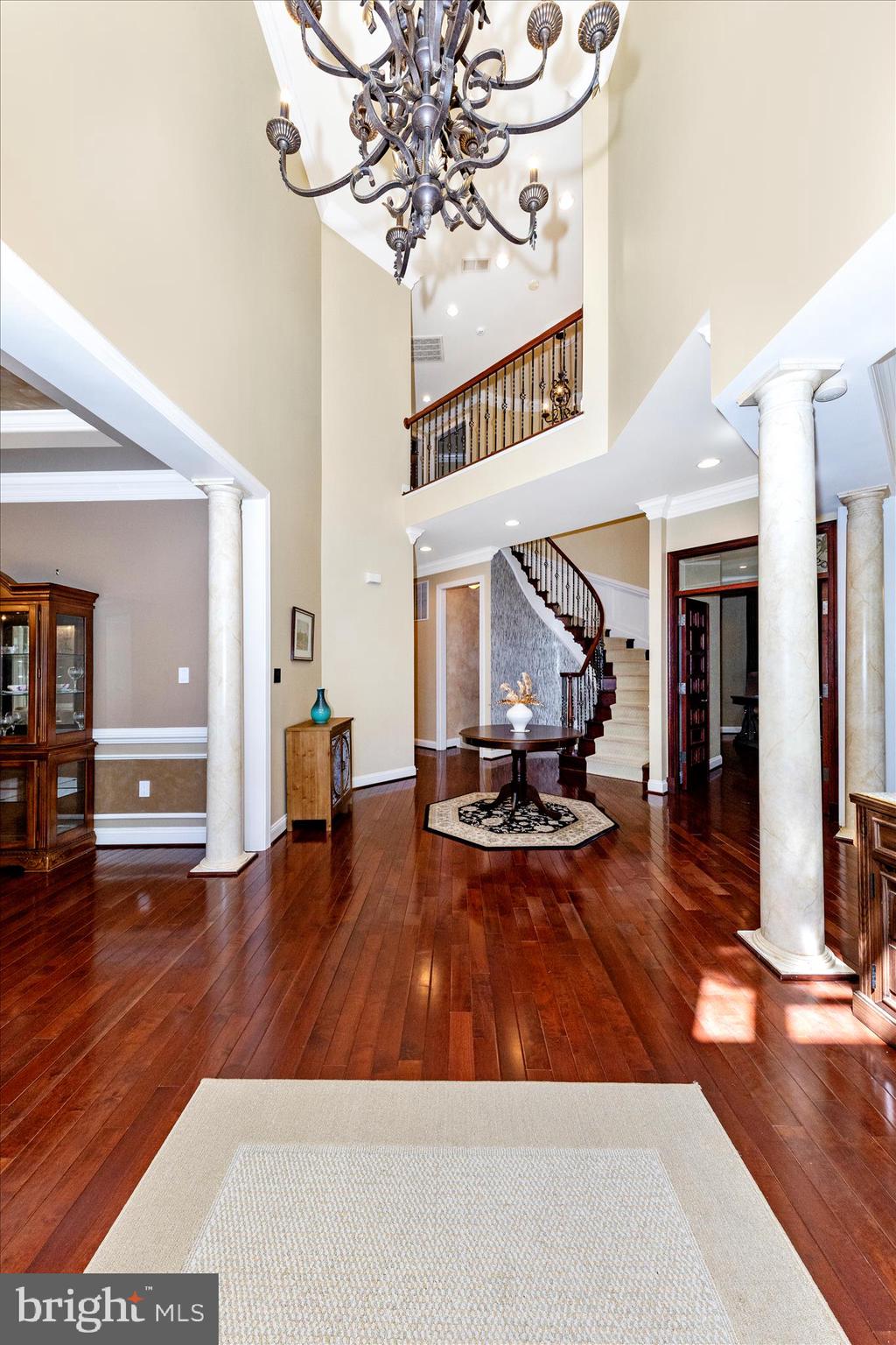 OAKTON VILLAGE - Residential