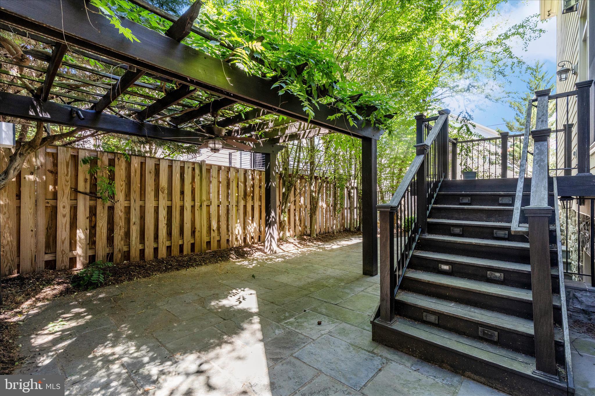 OAKTON VILLAGE - Residential