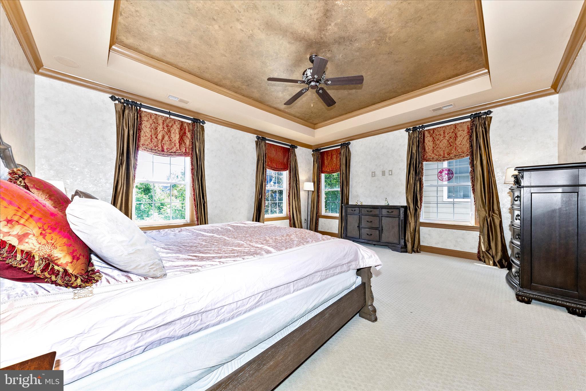 OAKTON VILLAGE - Residential
