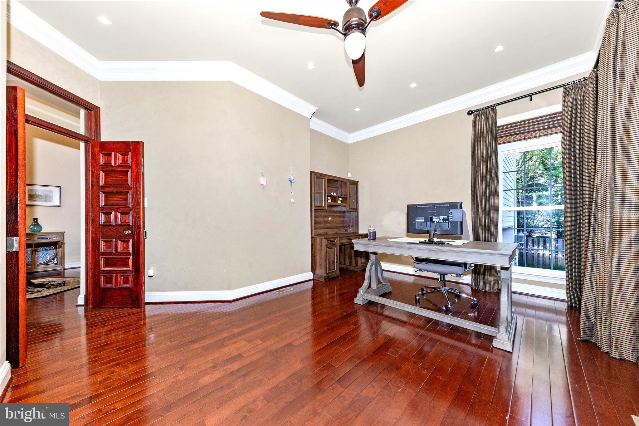 OAKTON VILLAGE - Residential
