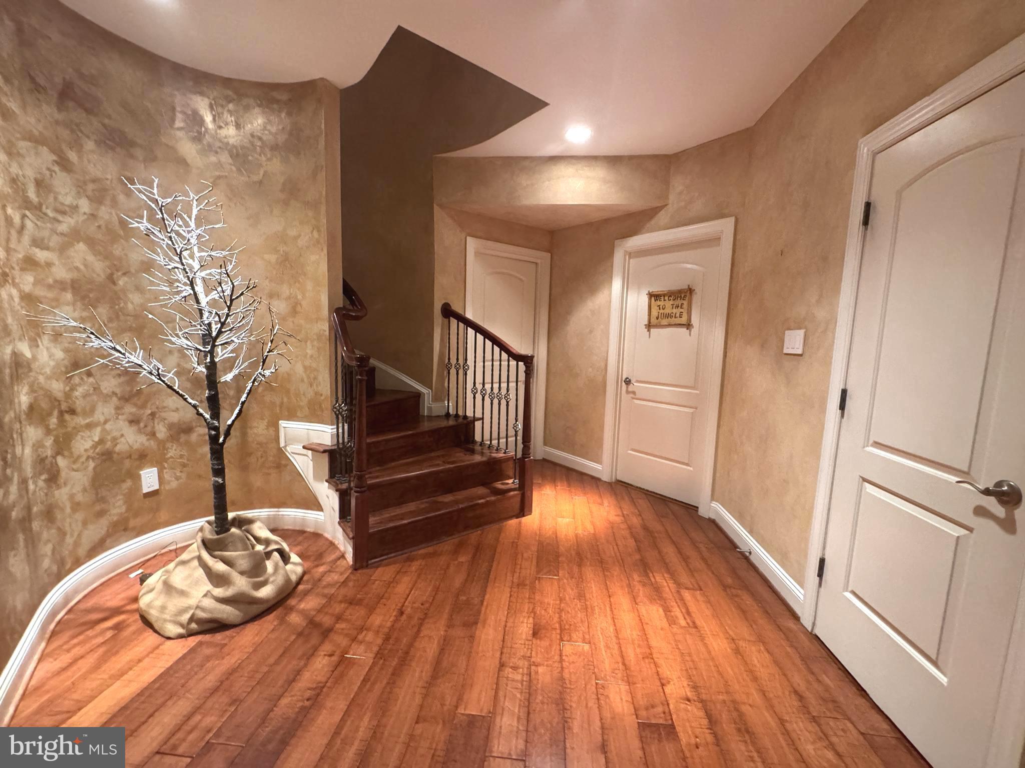OAKTON VILLAGE - Residential