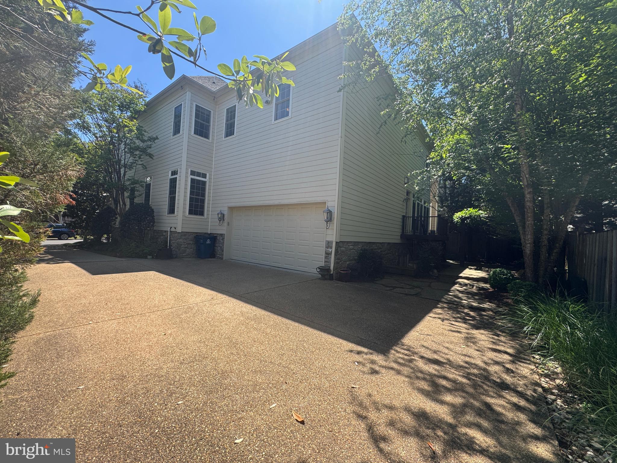 OAKTON VILLAGE - Residential