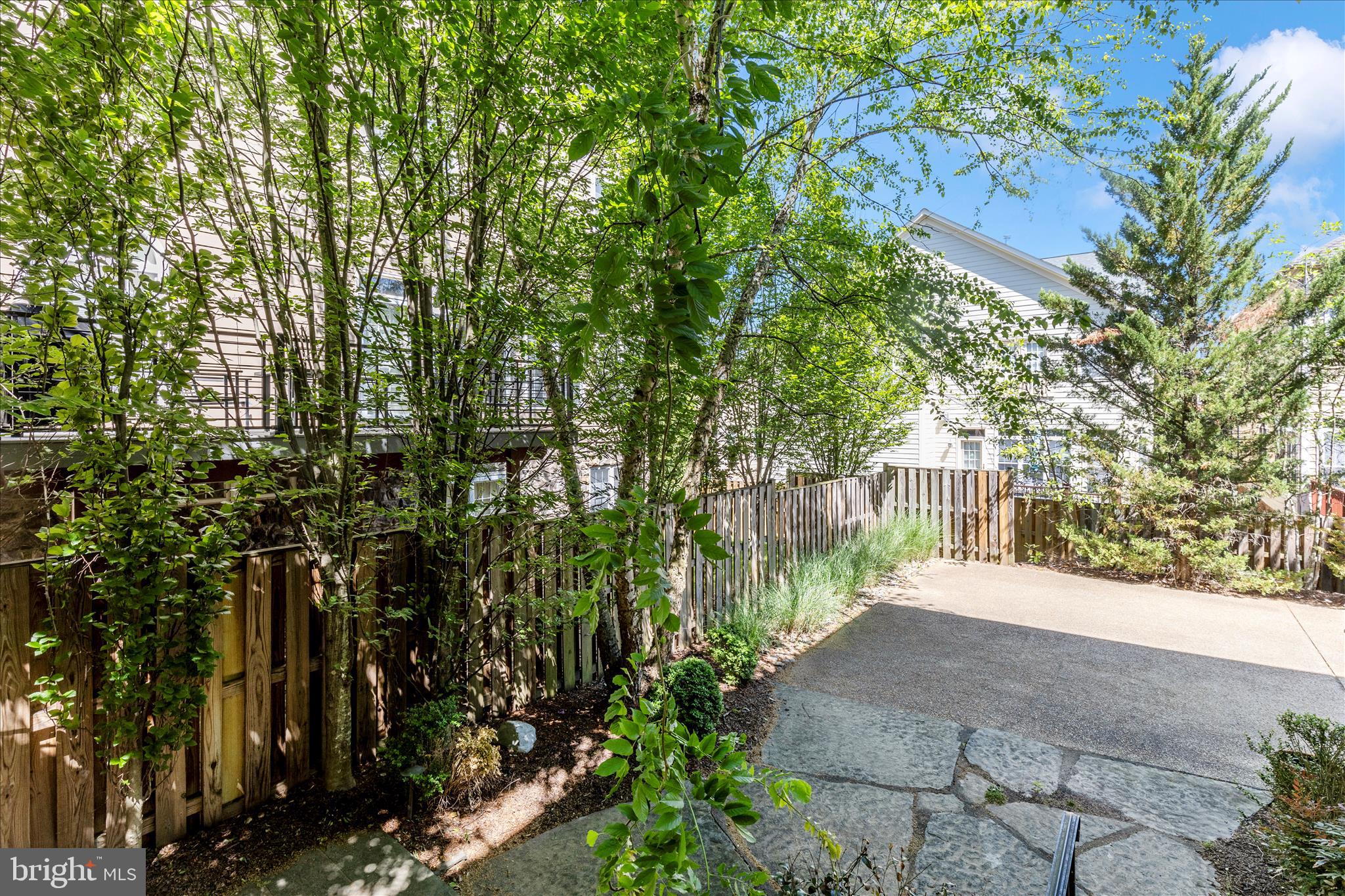 OAKTON VILLAGE - Residential