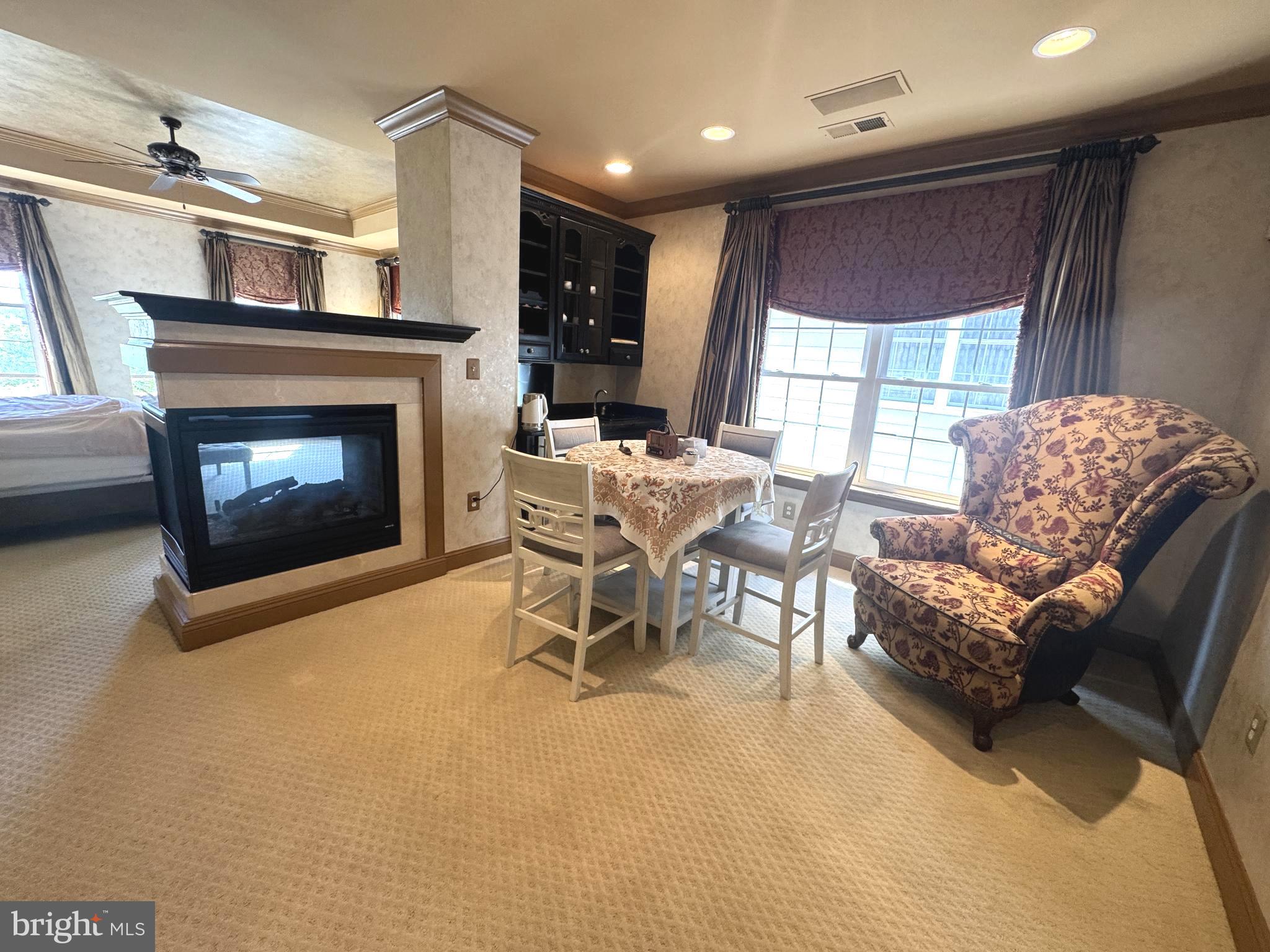 OAKTON VILLAGE - Residential