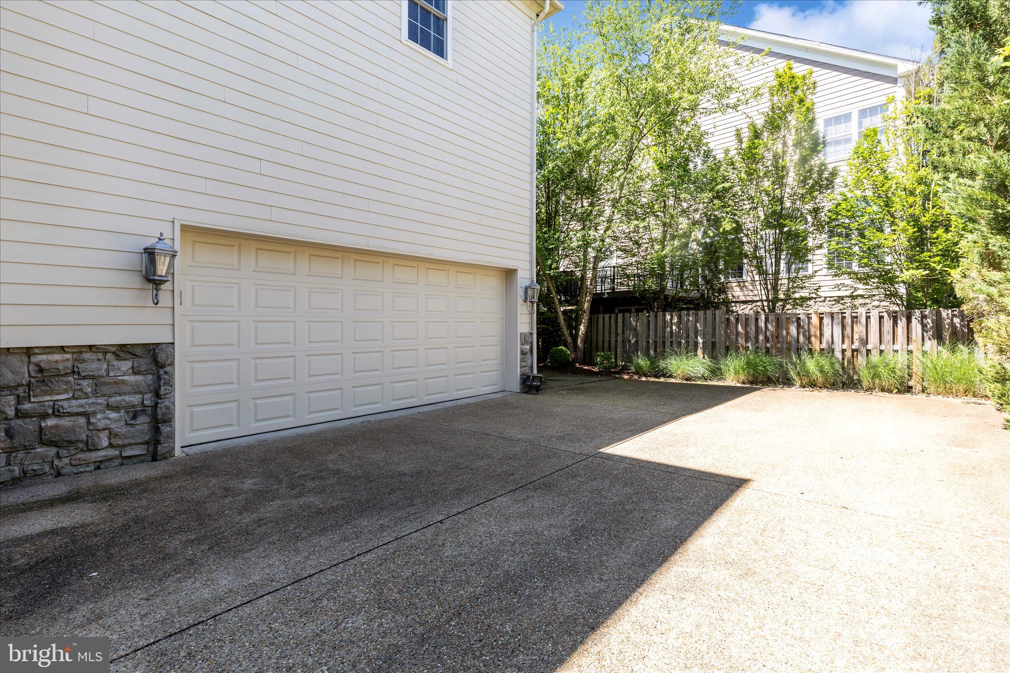 OAKTON VILLAGE - Residential