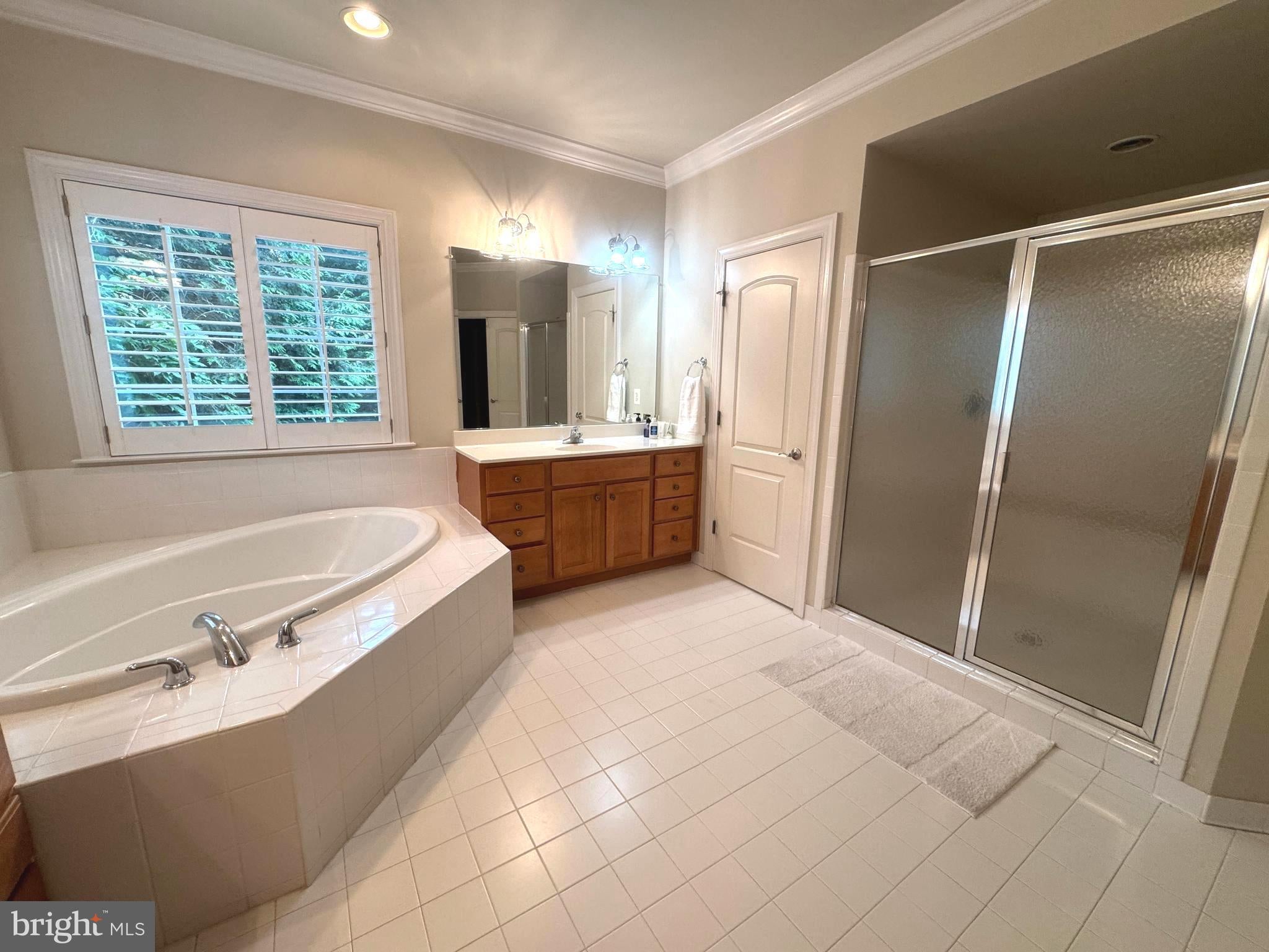 OAKTON VILLAGE - Residential