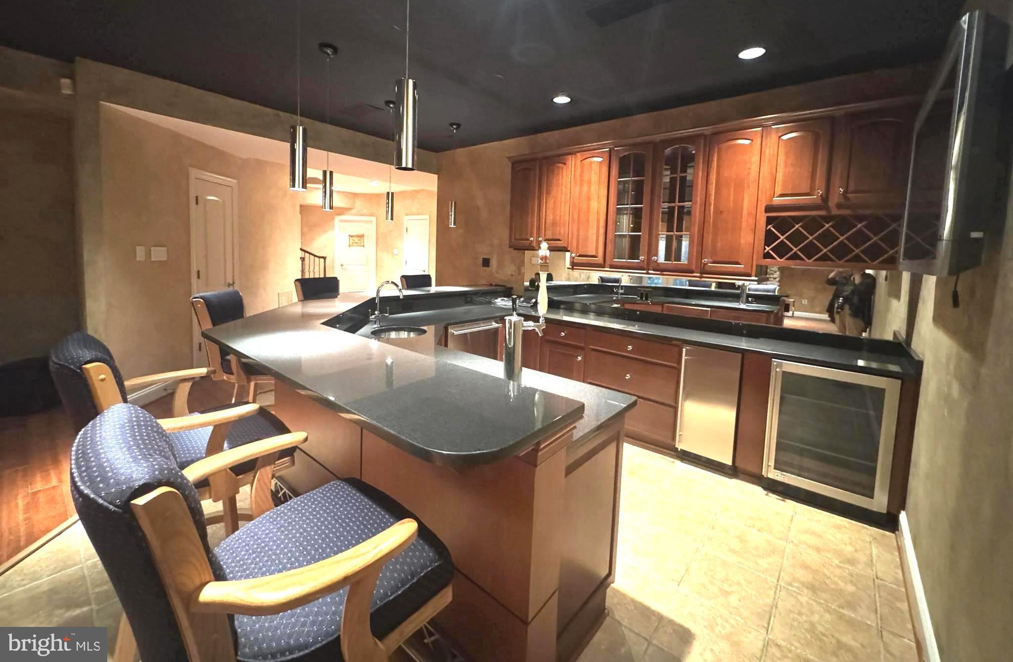 OAKTON VILLAGE - Residential