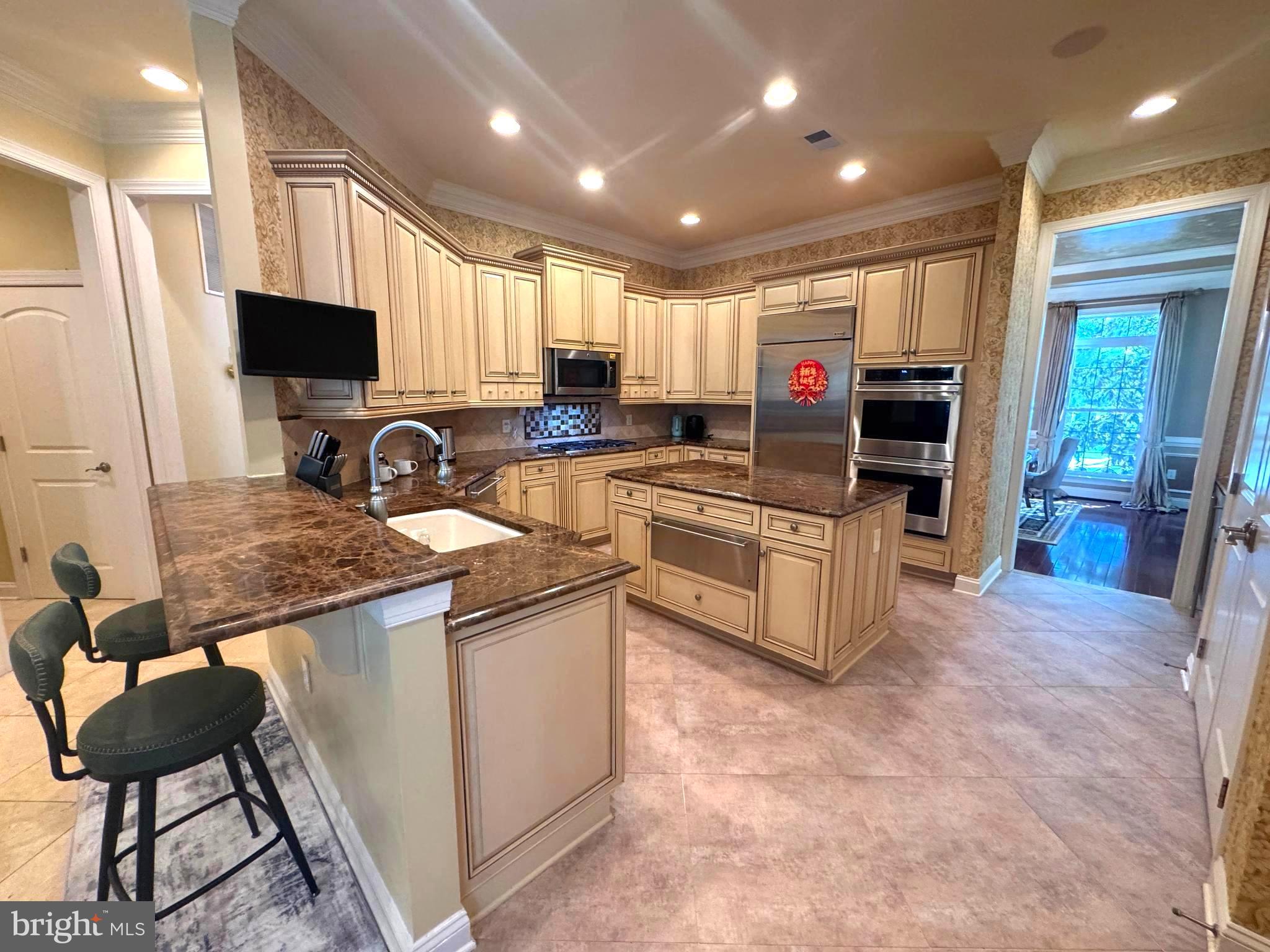 OAKTON VILLAGE - Residential