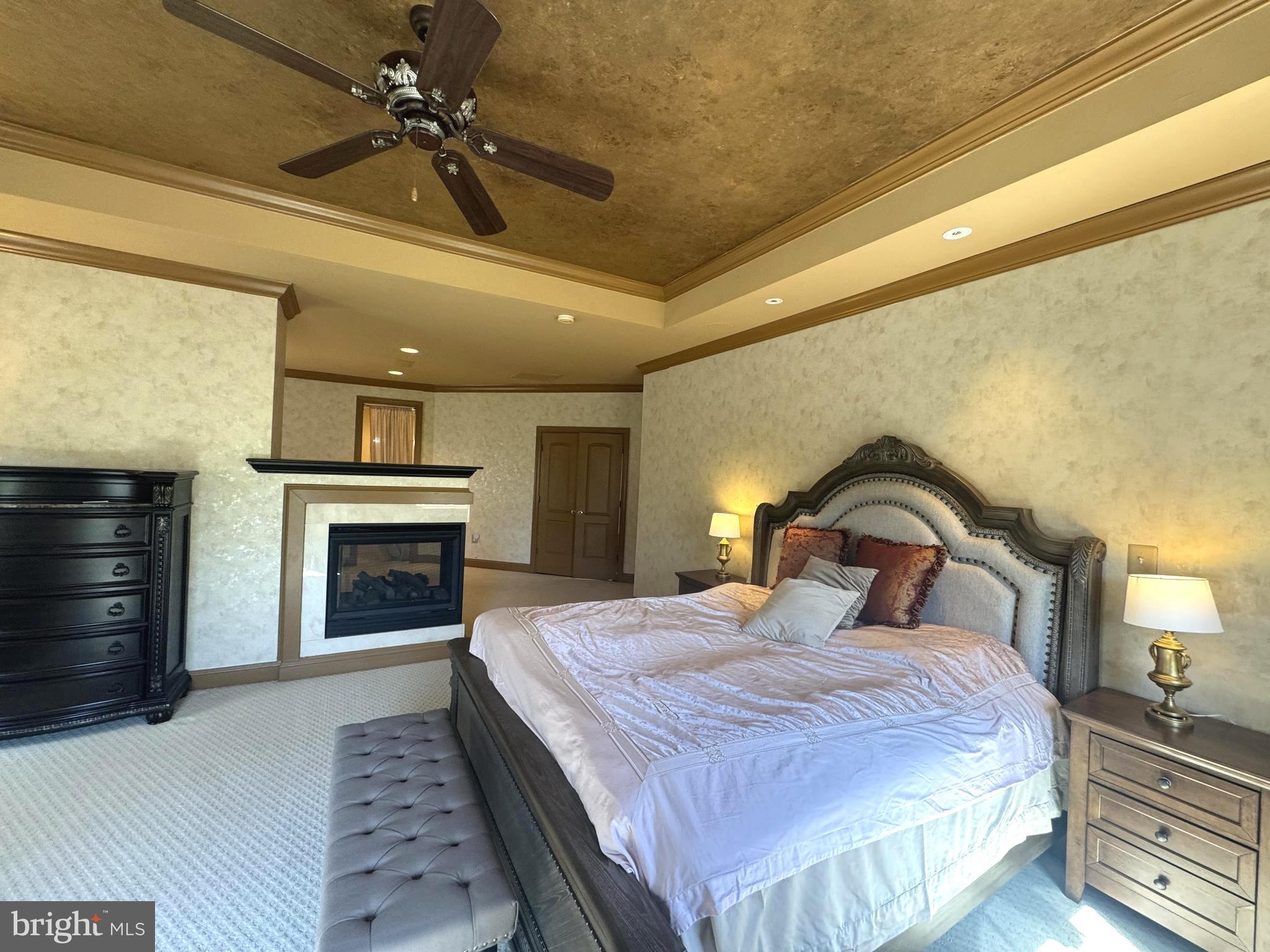 OAKTON VILLAGE - Residential