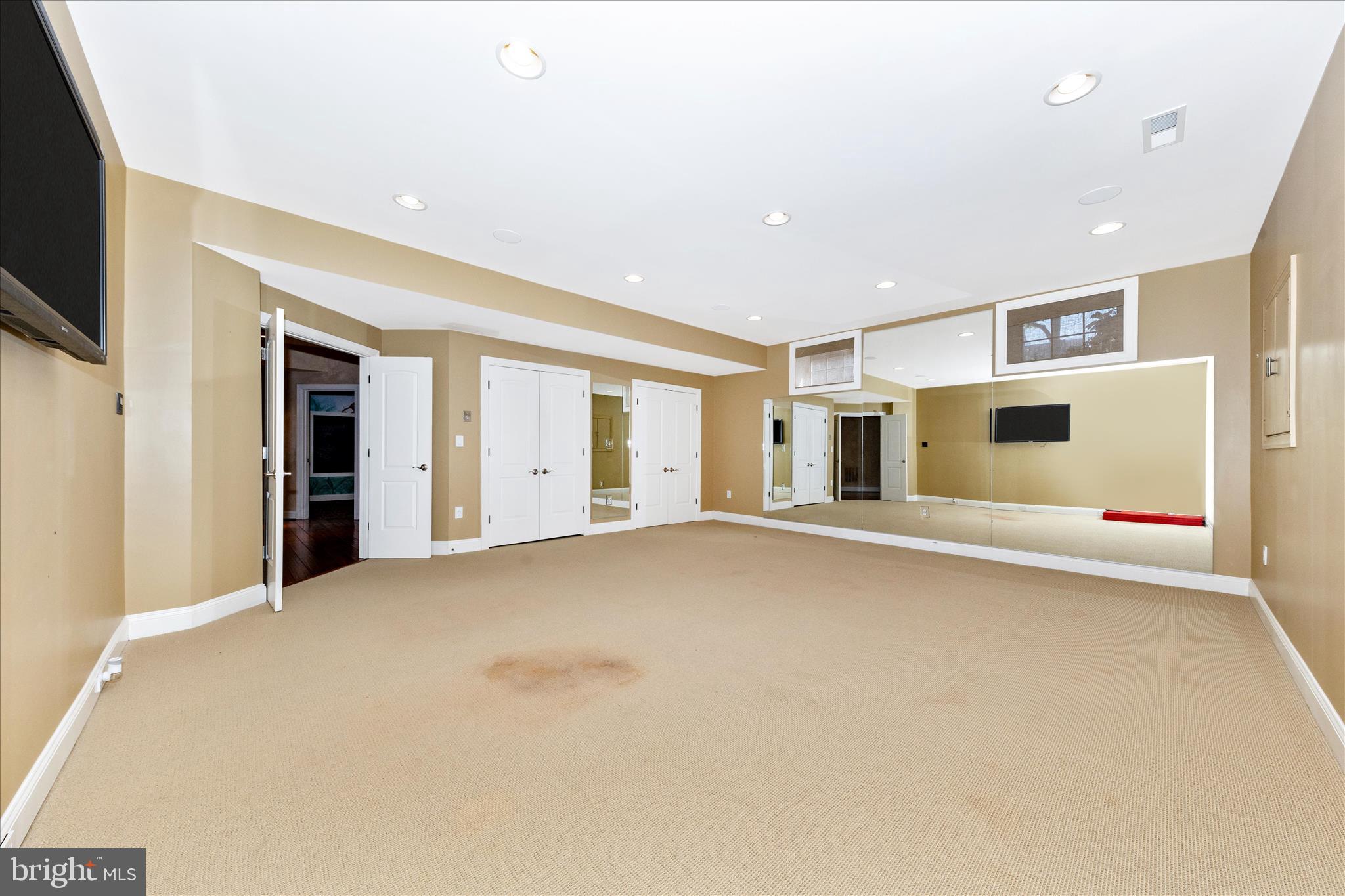 OAKTON VILLAGE - Residential