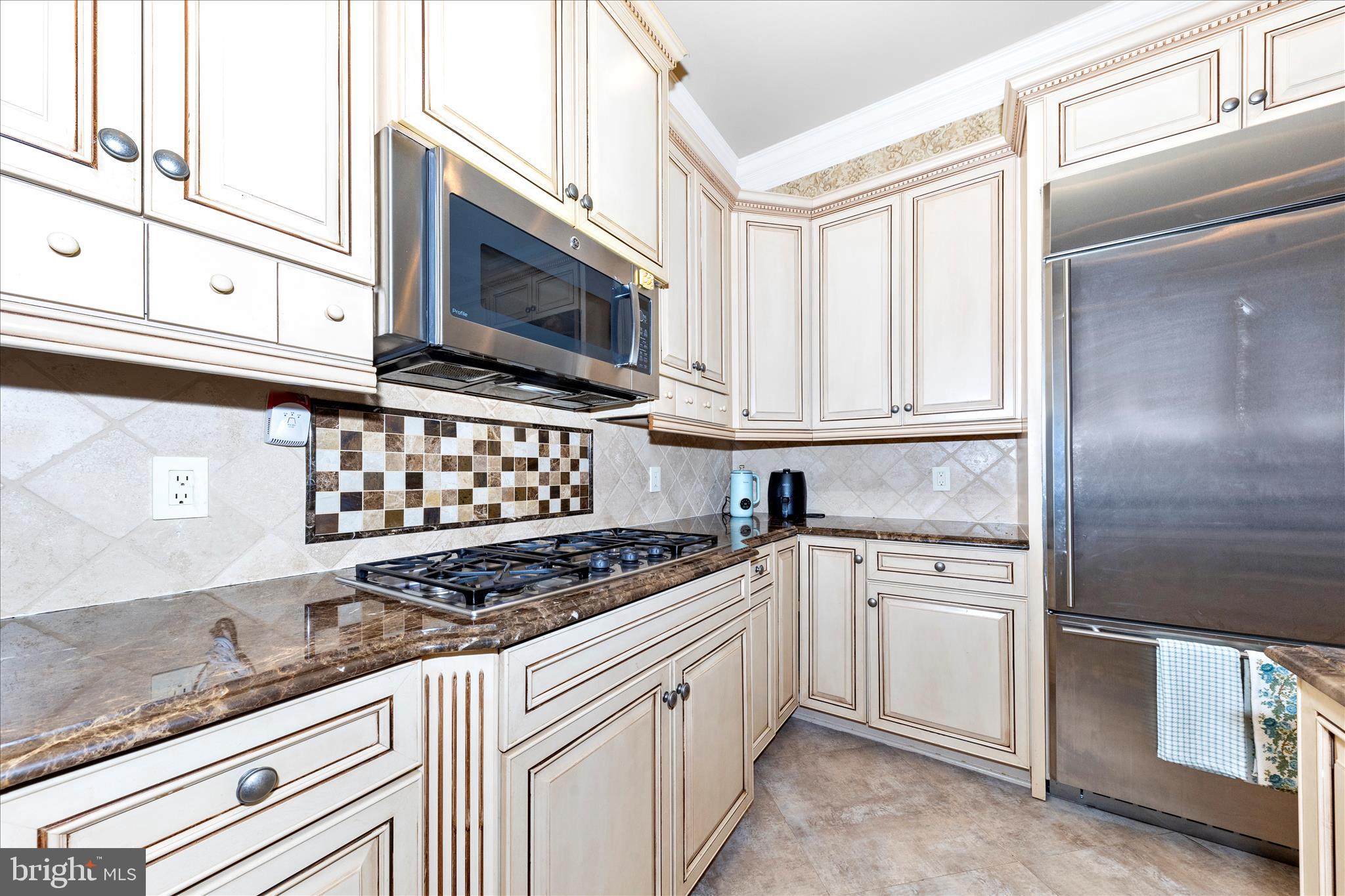 OAKTON VILLAGE - Residential