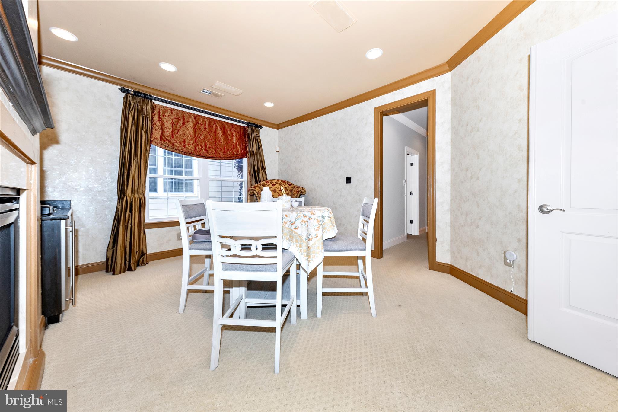 OAKTON VILLAGE - Residential