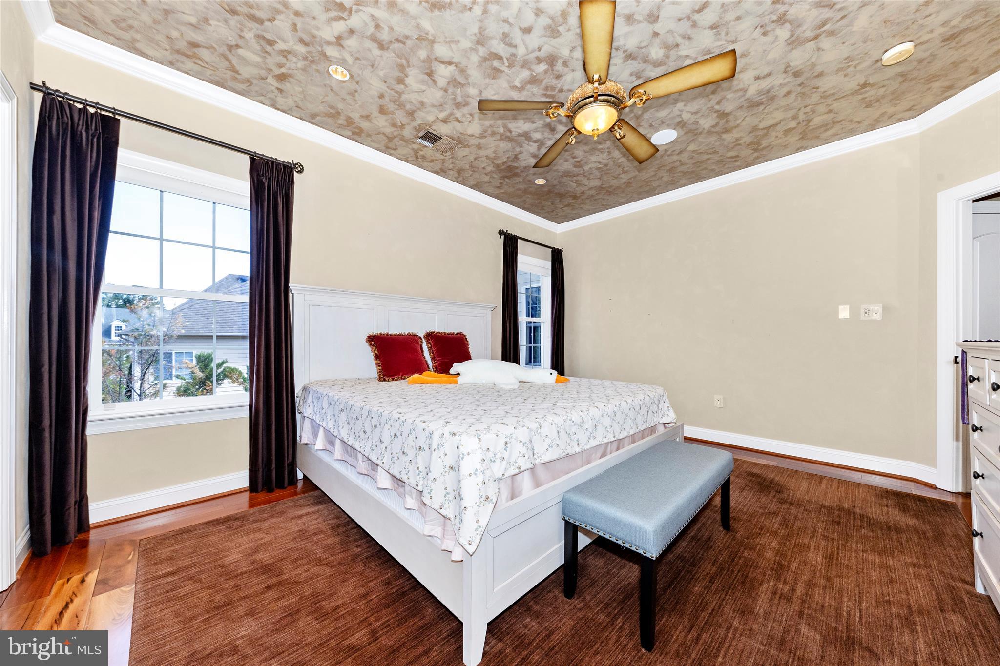 OAKTON VILLAGE - Residential
