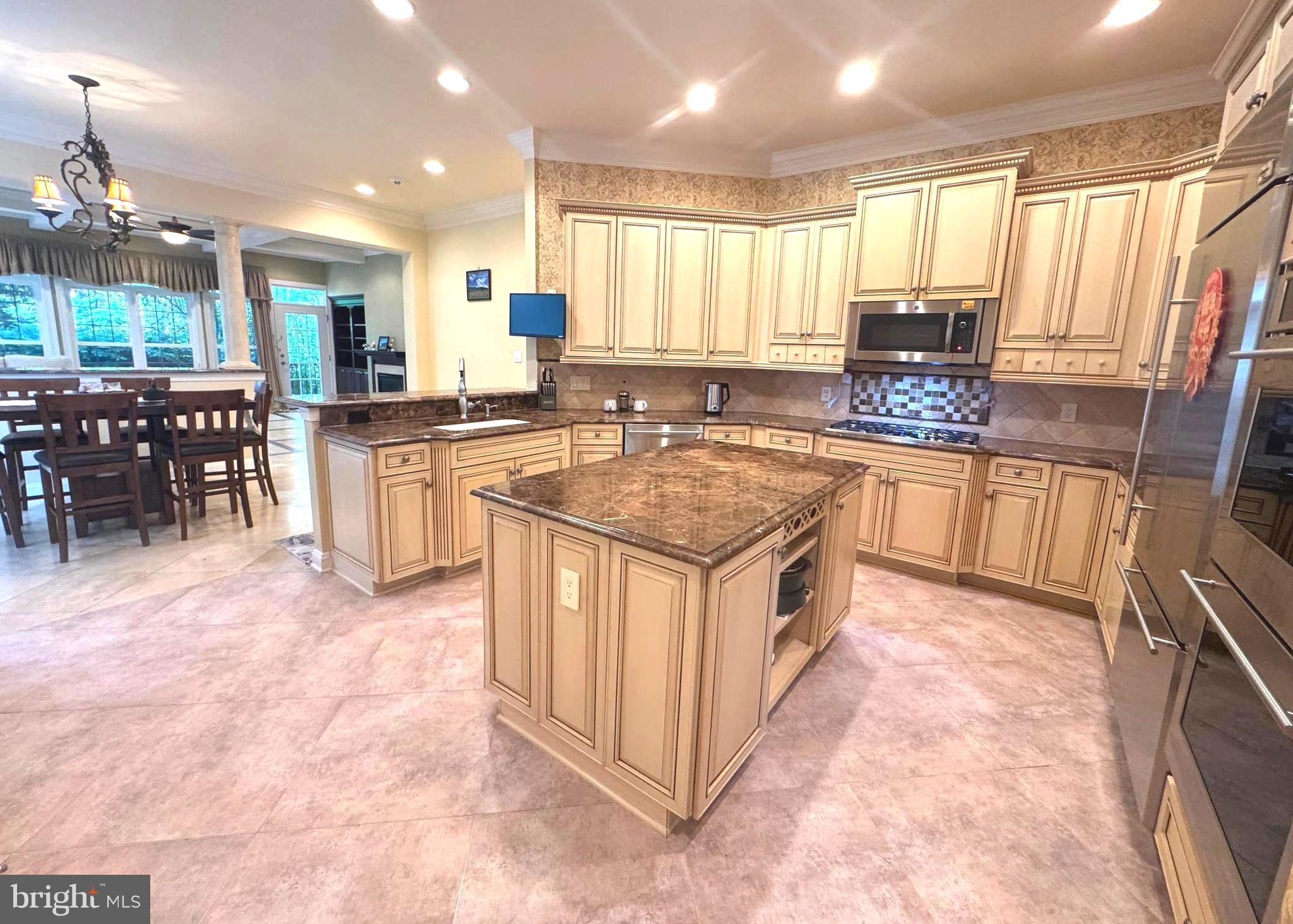 OAKTON VILLAGE - Residential