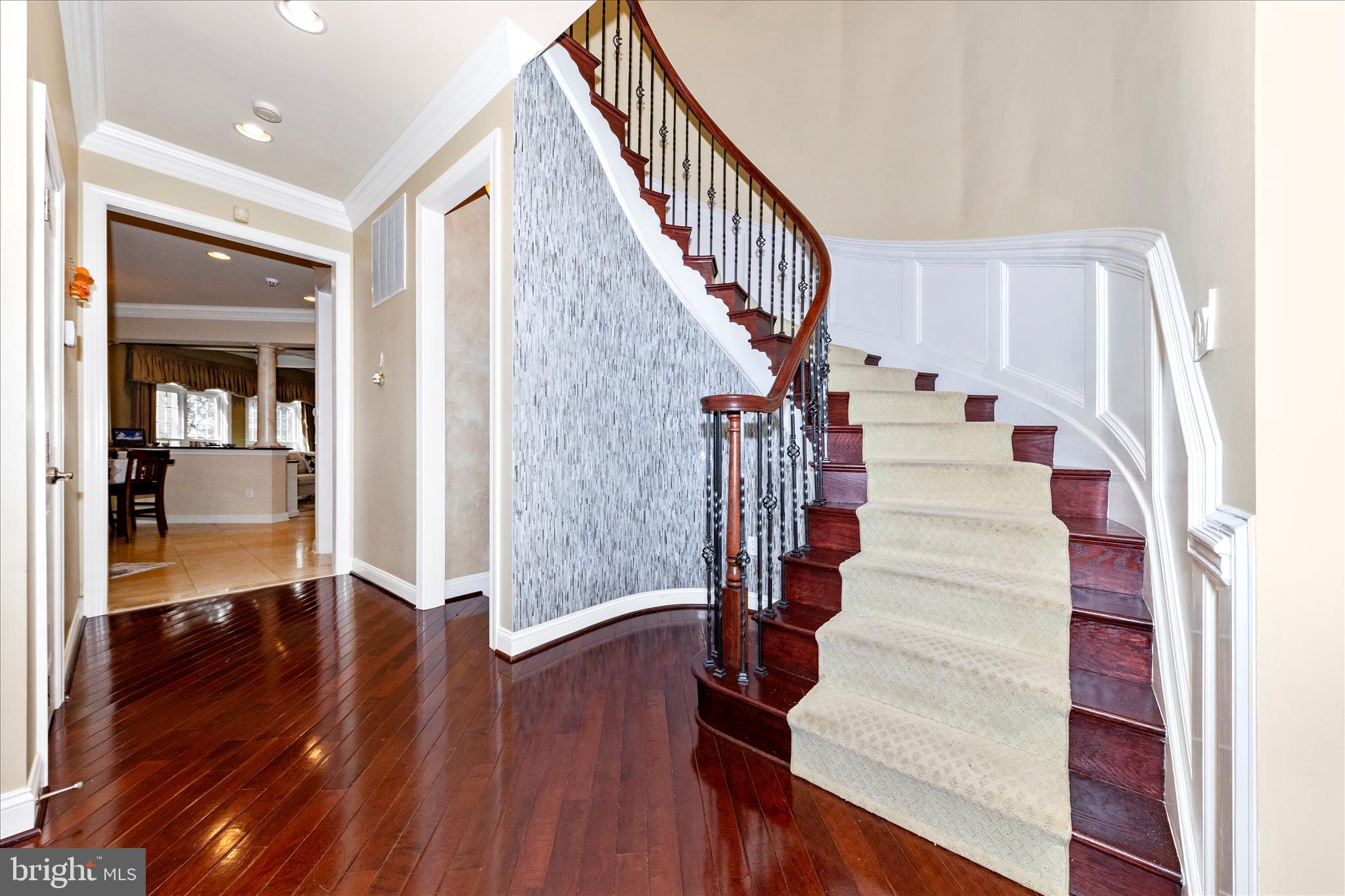 OAKTON VILLAGE - Residential