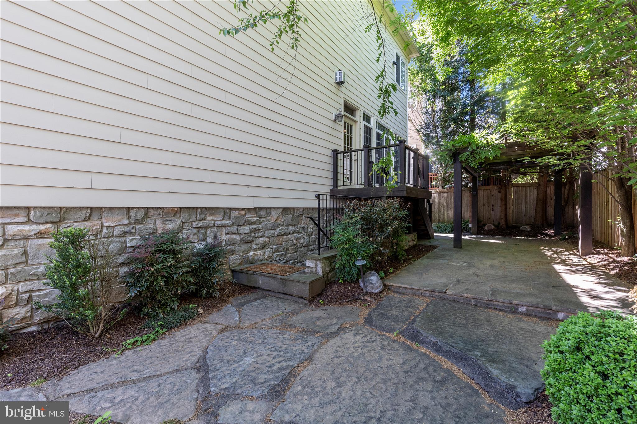 OAKTON VILLAGE - Residential