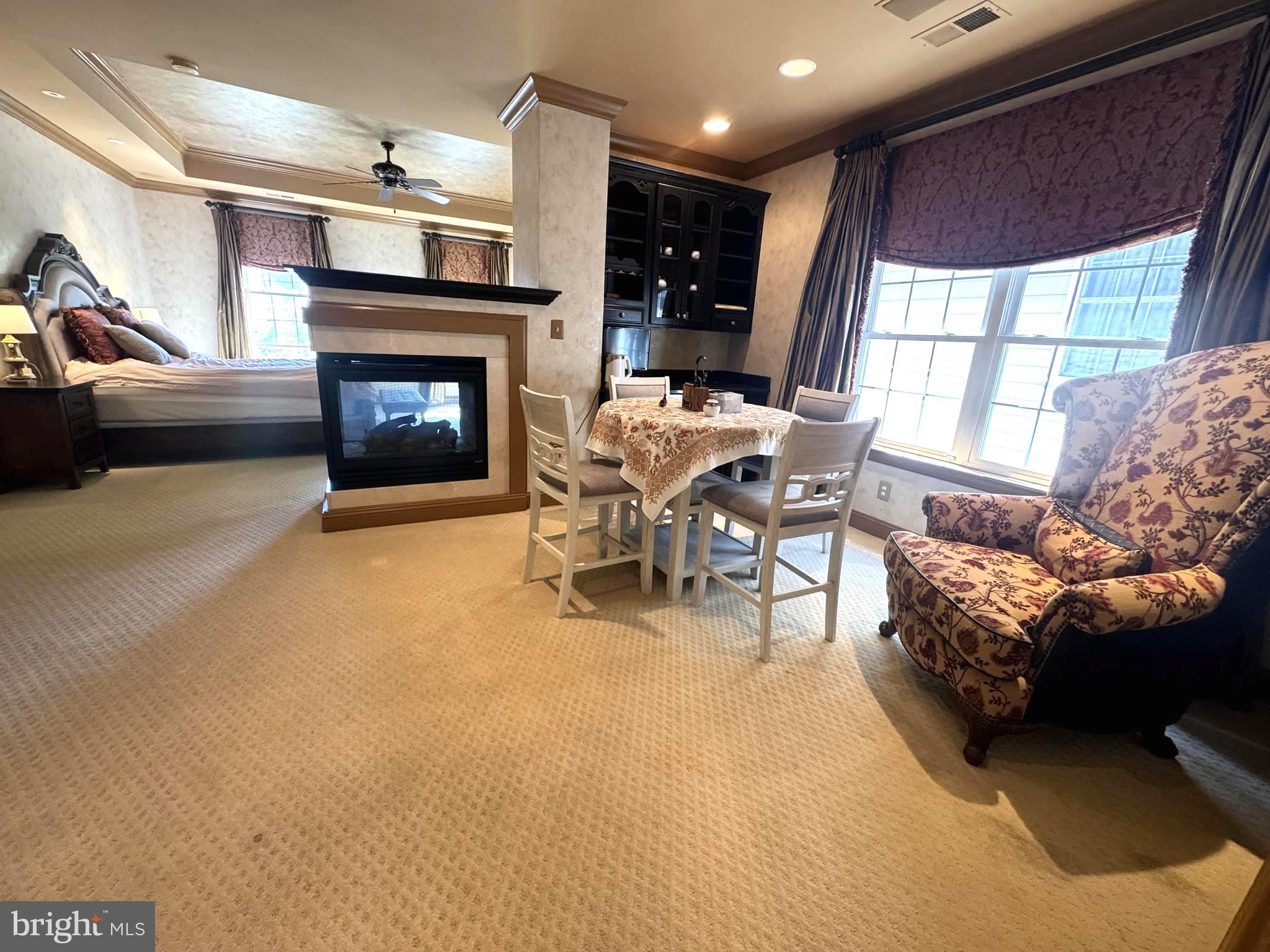 OAKTON VILLAGE - Residential