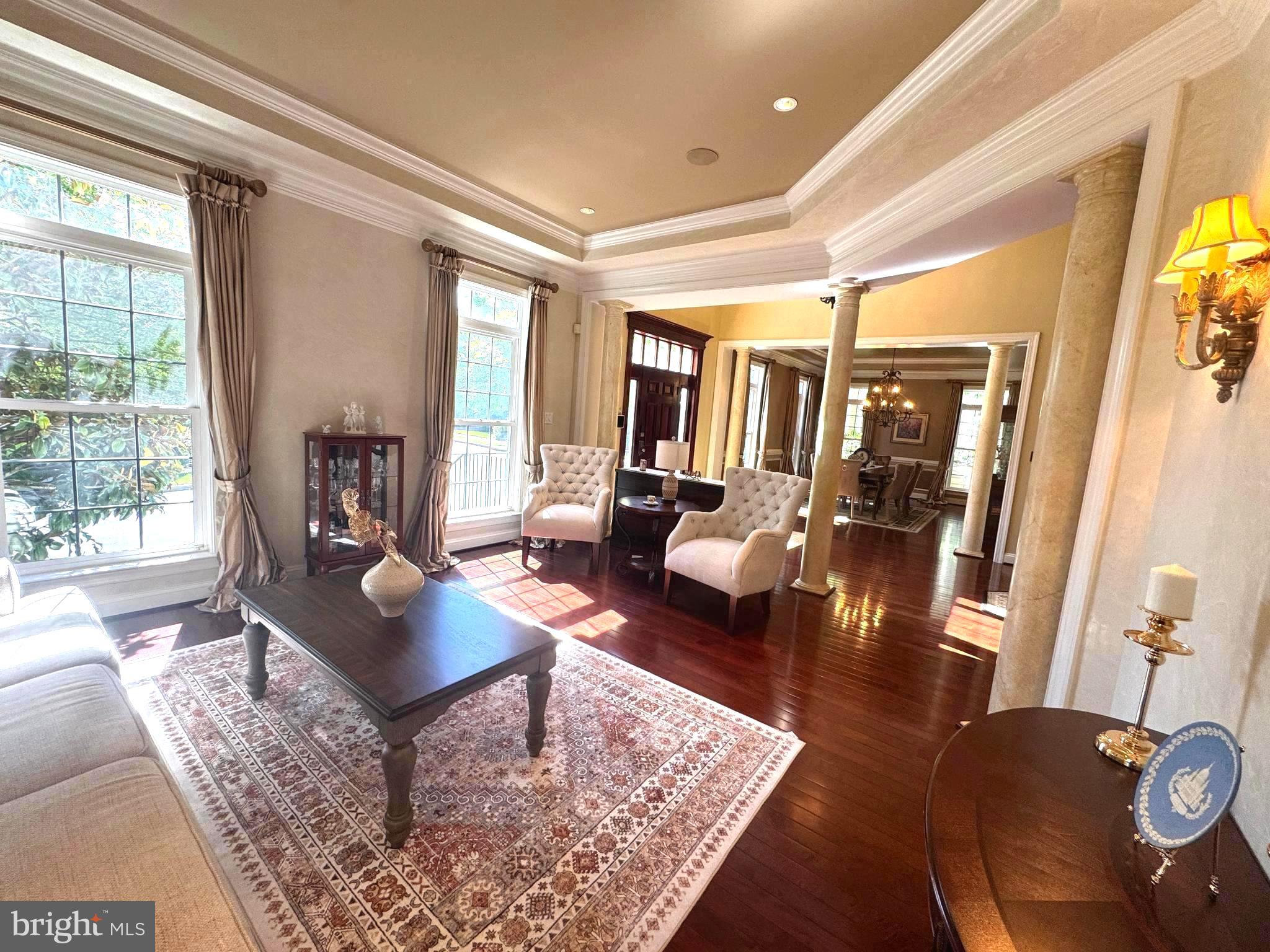 OAKTON VILLAGE - Residential