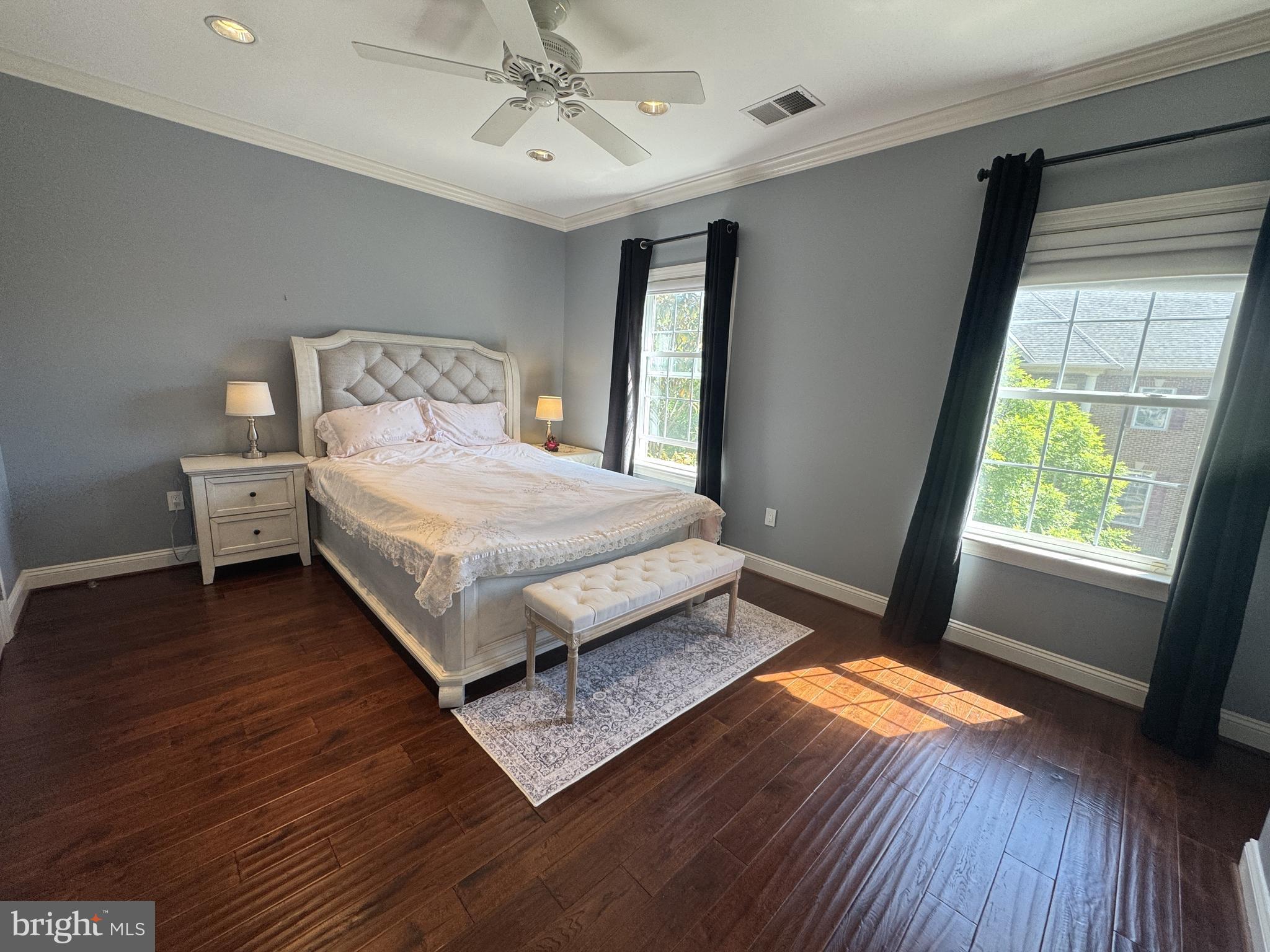 OAKTON VILLAGE - Residential