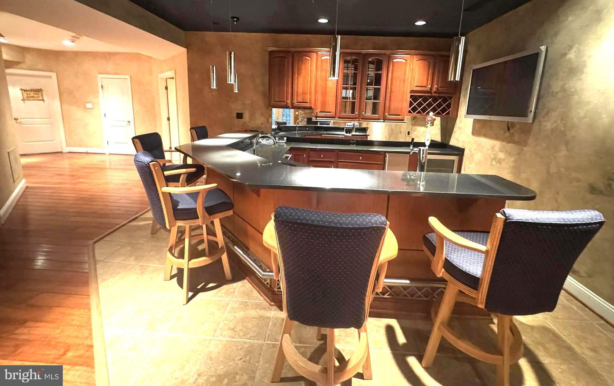 OAKTON VILLAGE - Residential