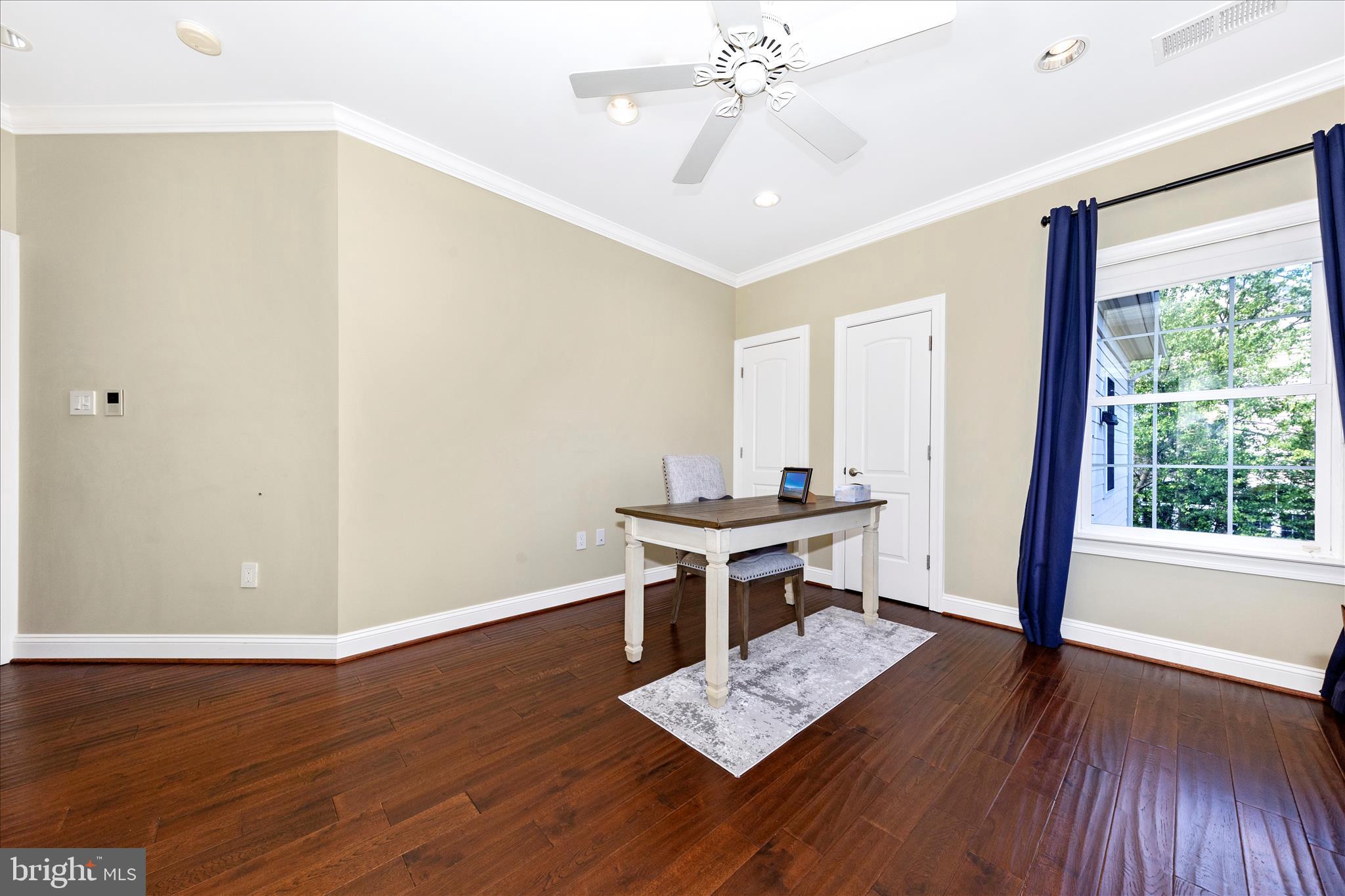 OAKTON VILLAGE - Residential