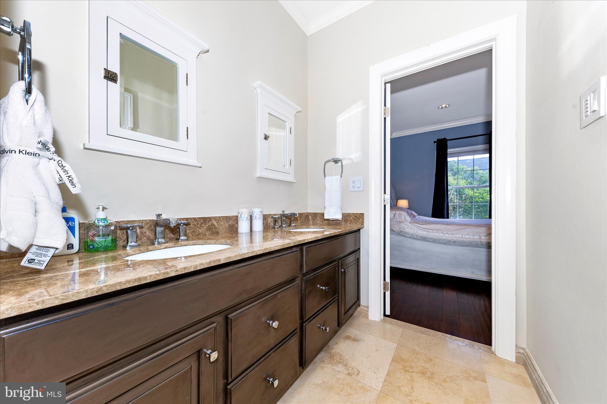 OAKTON VILLAGE - Residential