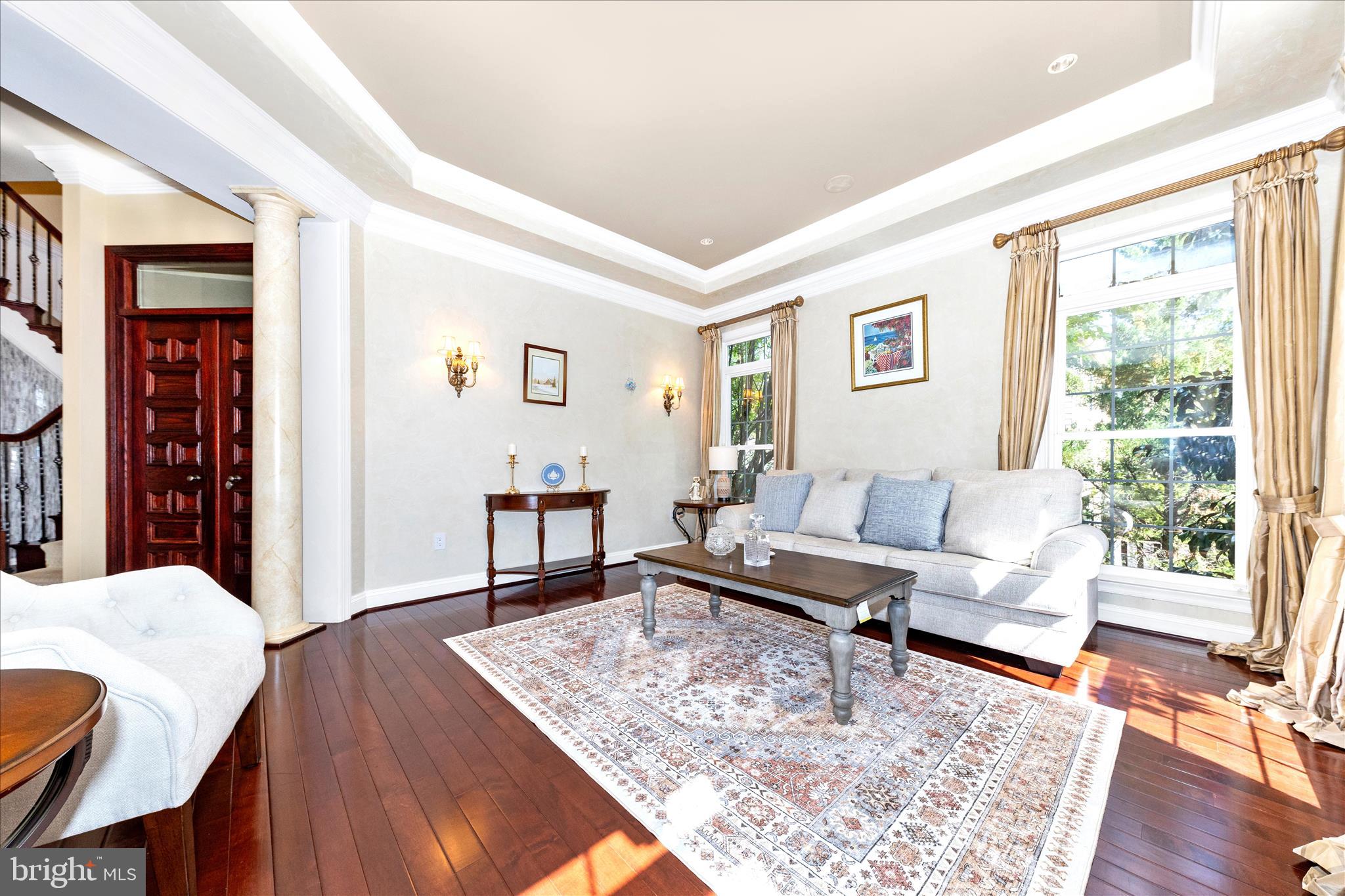 OAKTON VILLAGE - Residential