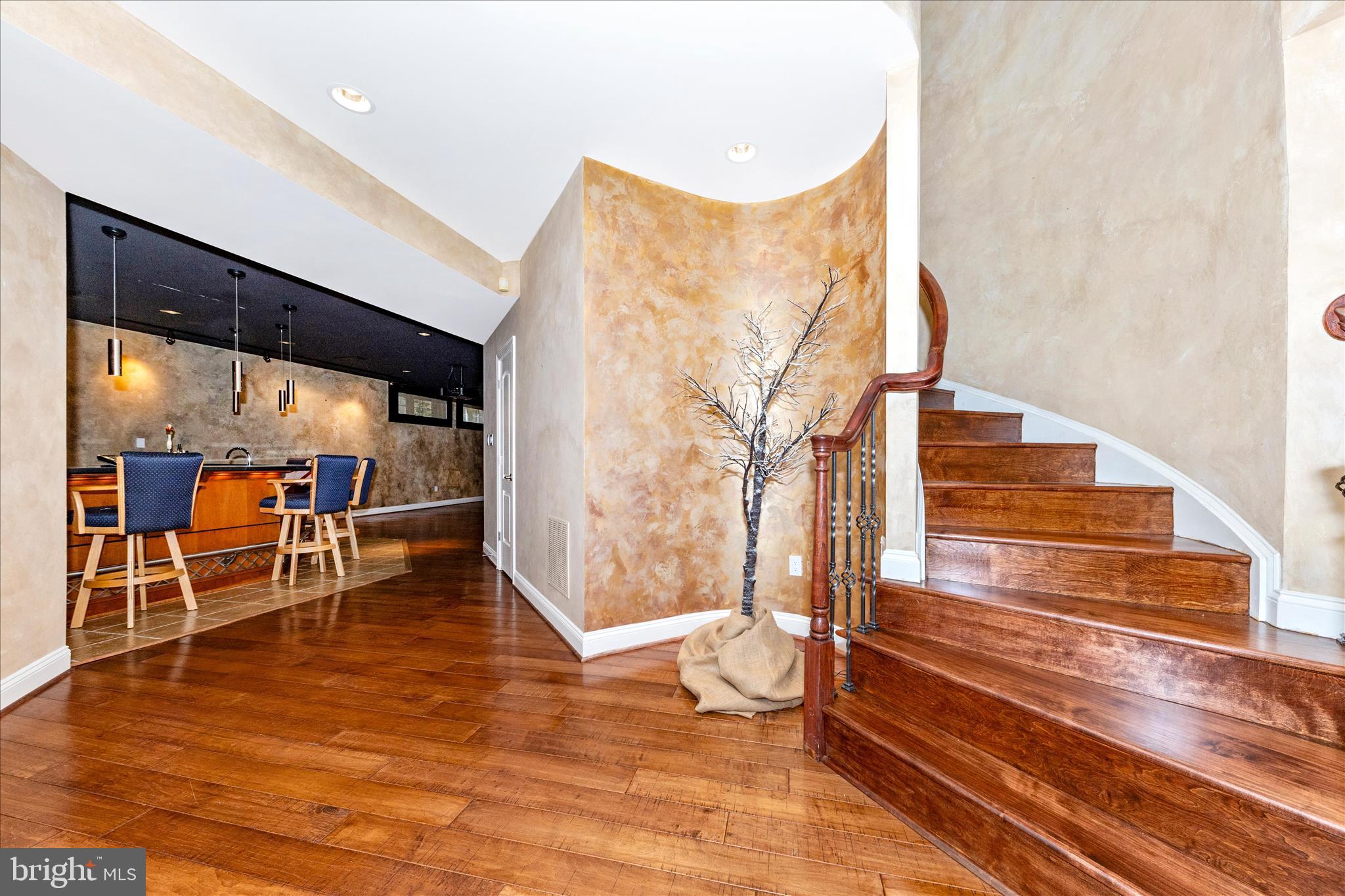 OAKTON VILLAGE - Residential