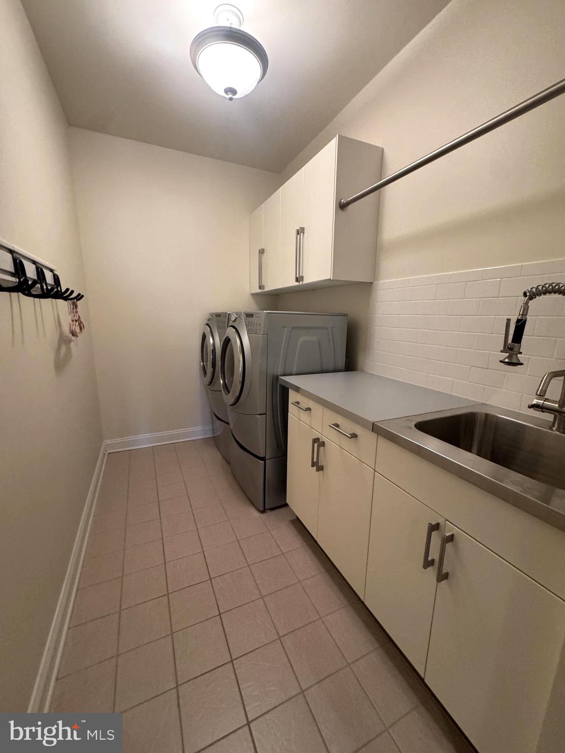 OAKTON VILLAGE - Residential
