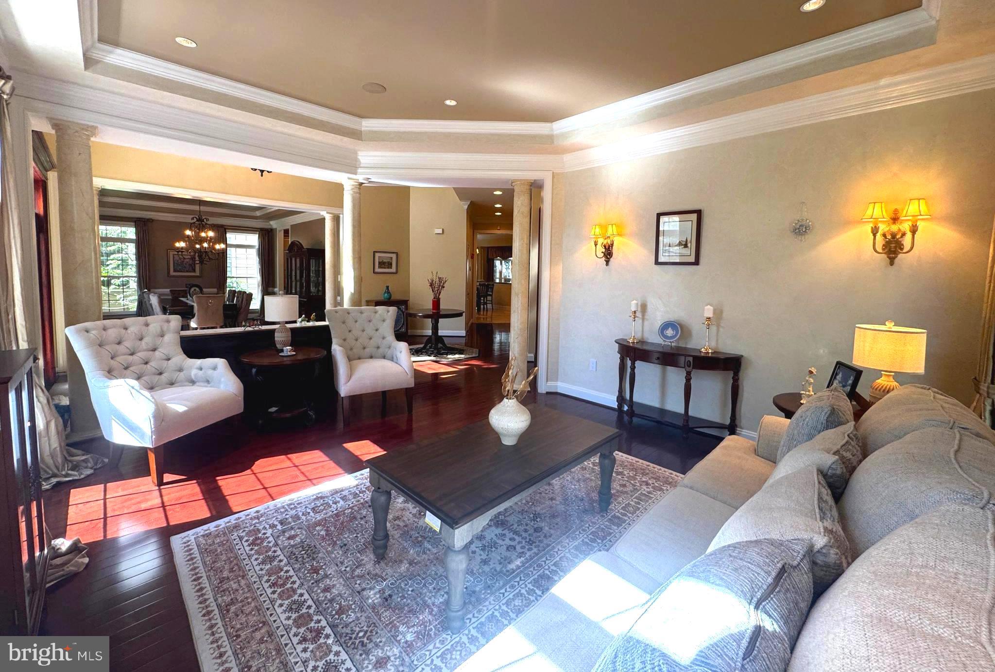 OAKTON VILLAGE - Residential