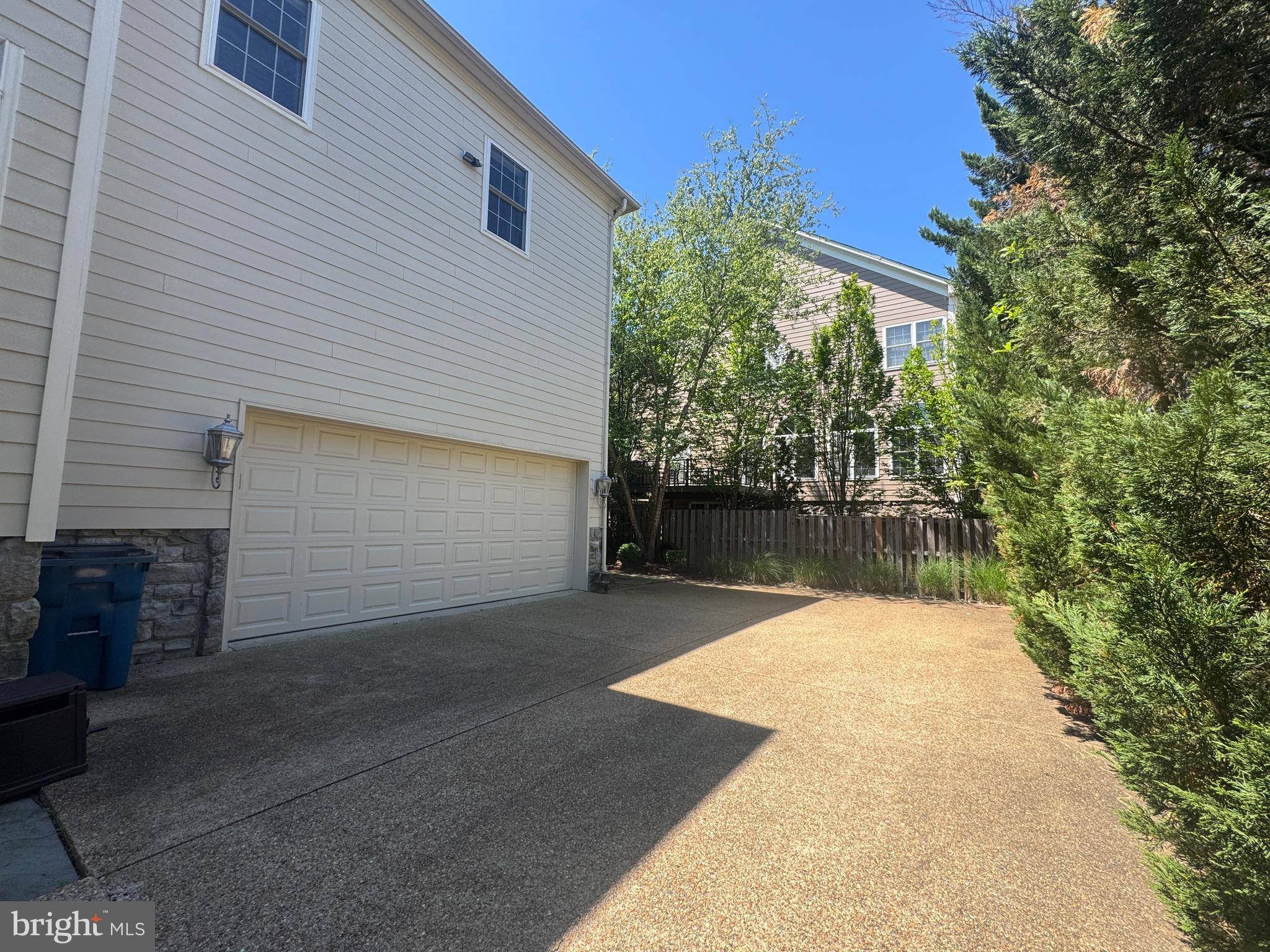OAKTON VILLAGE - Residential