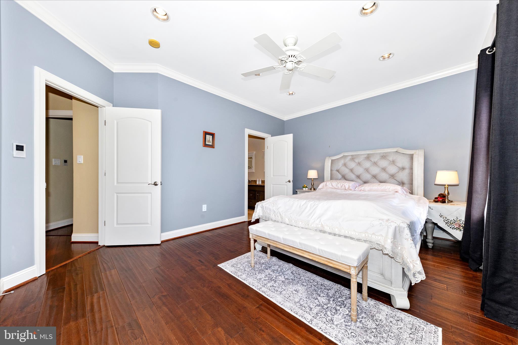 OAKTON VILLAGE - Residential