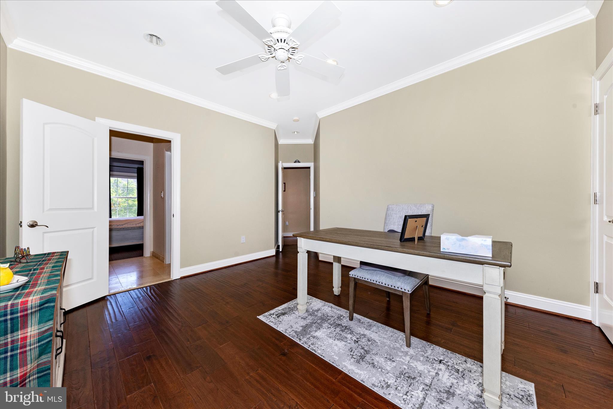 OAKTON VILLAGE - Residential