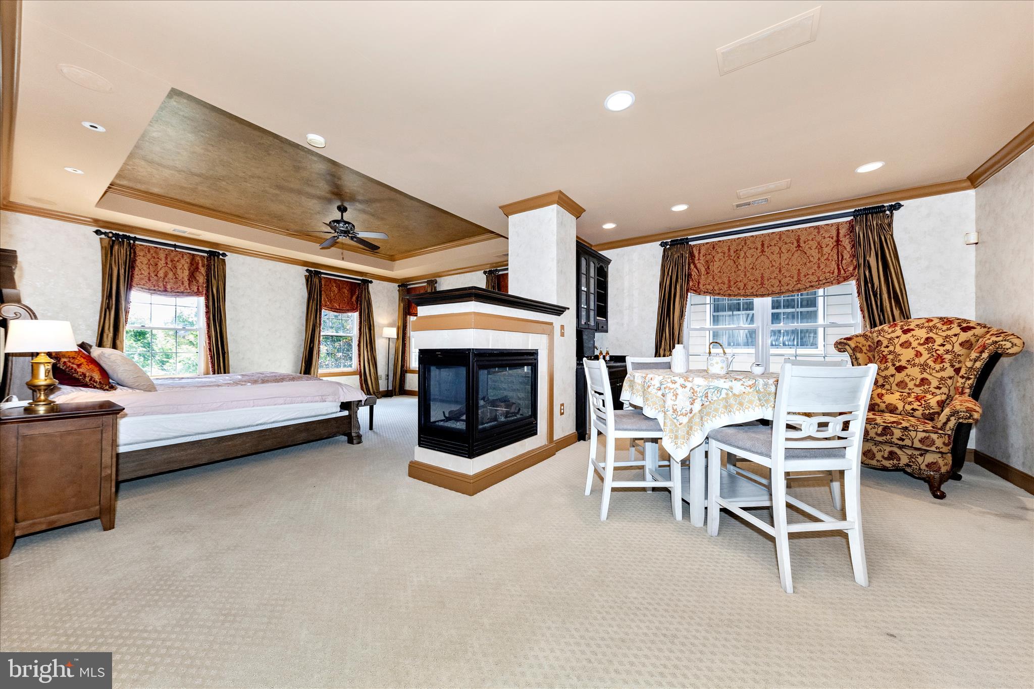 OAKTON VILLAGE - Residential