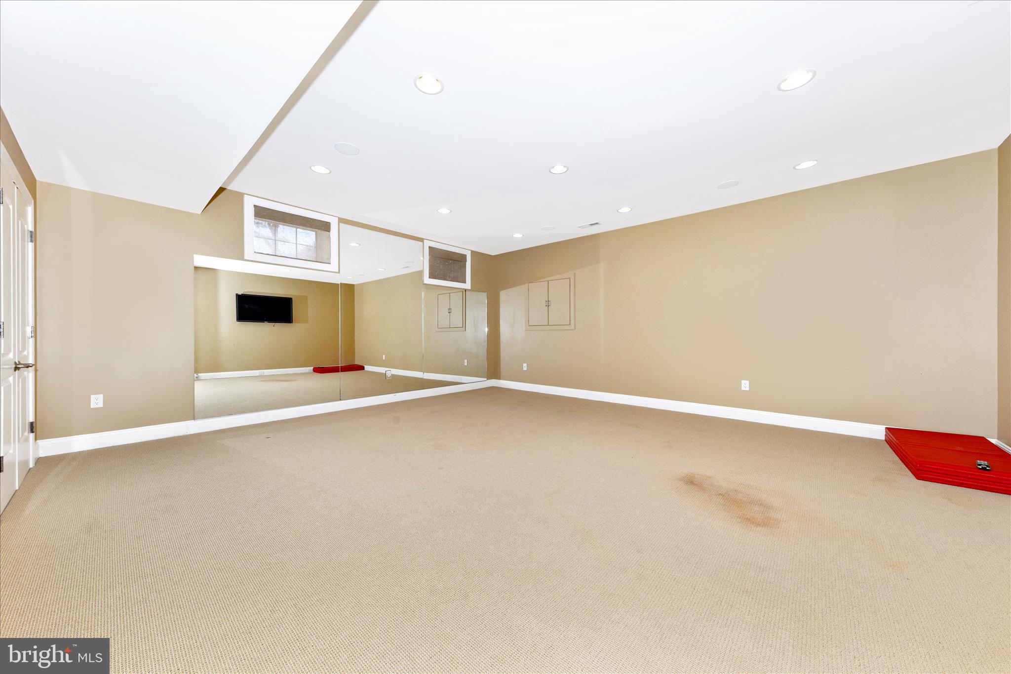 OAKTON VILLAGE - Residential