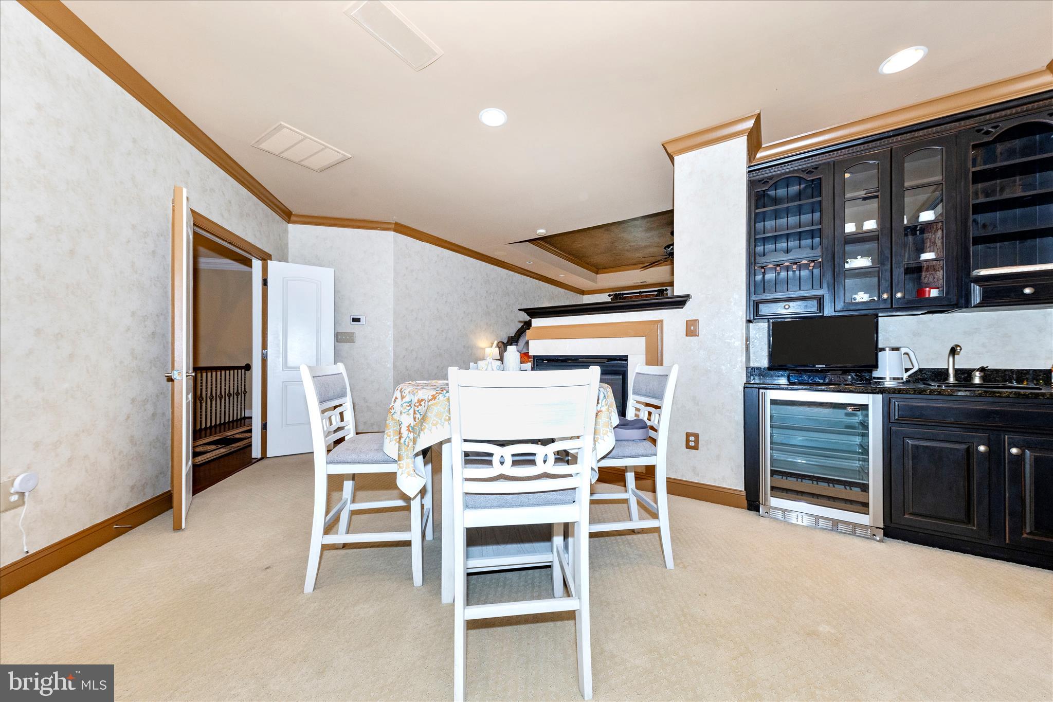 OAKTON VILLAGE - Residential