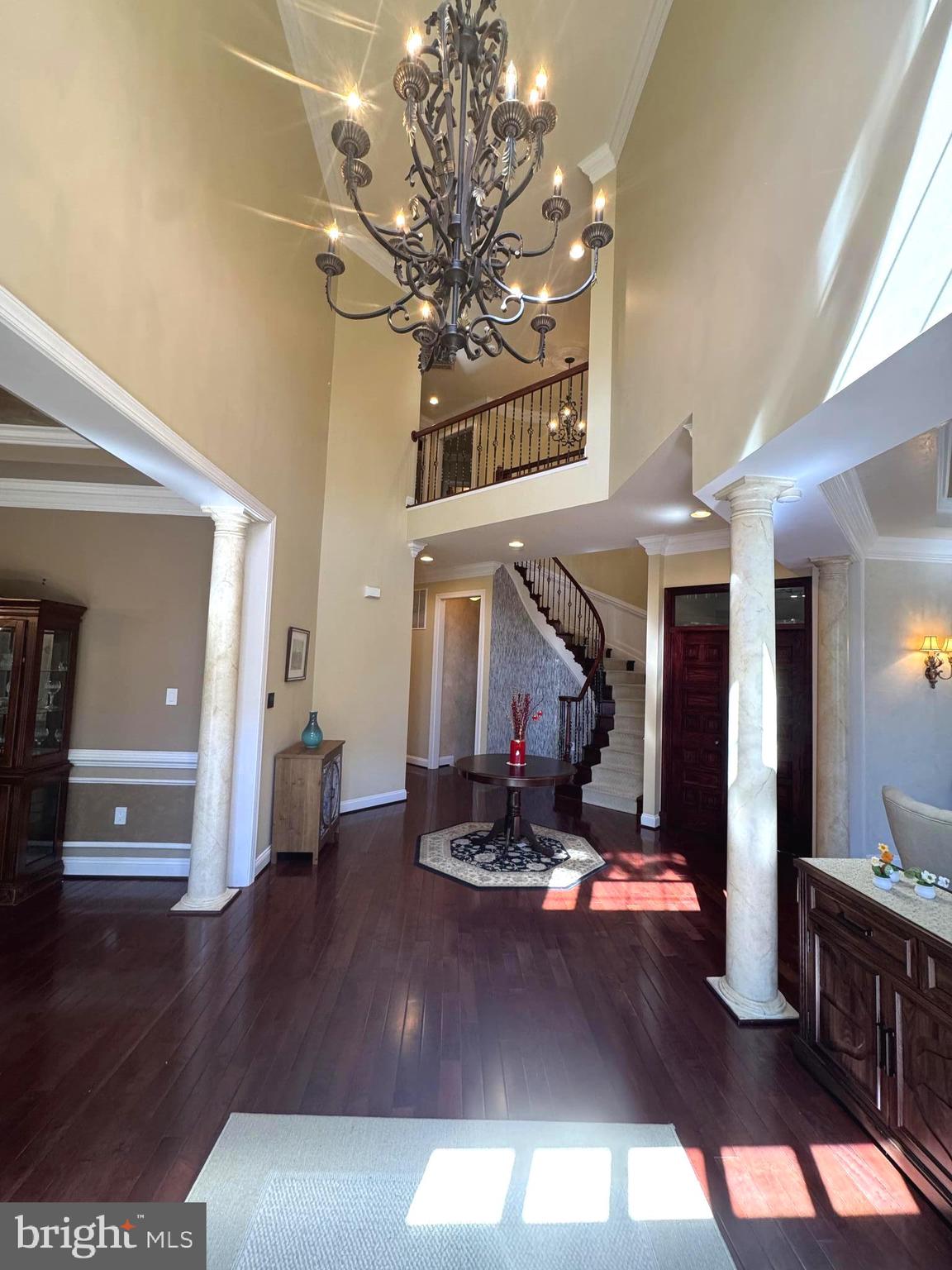 OAKTON VILLAGE - Residential