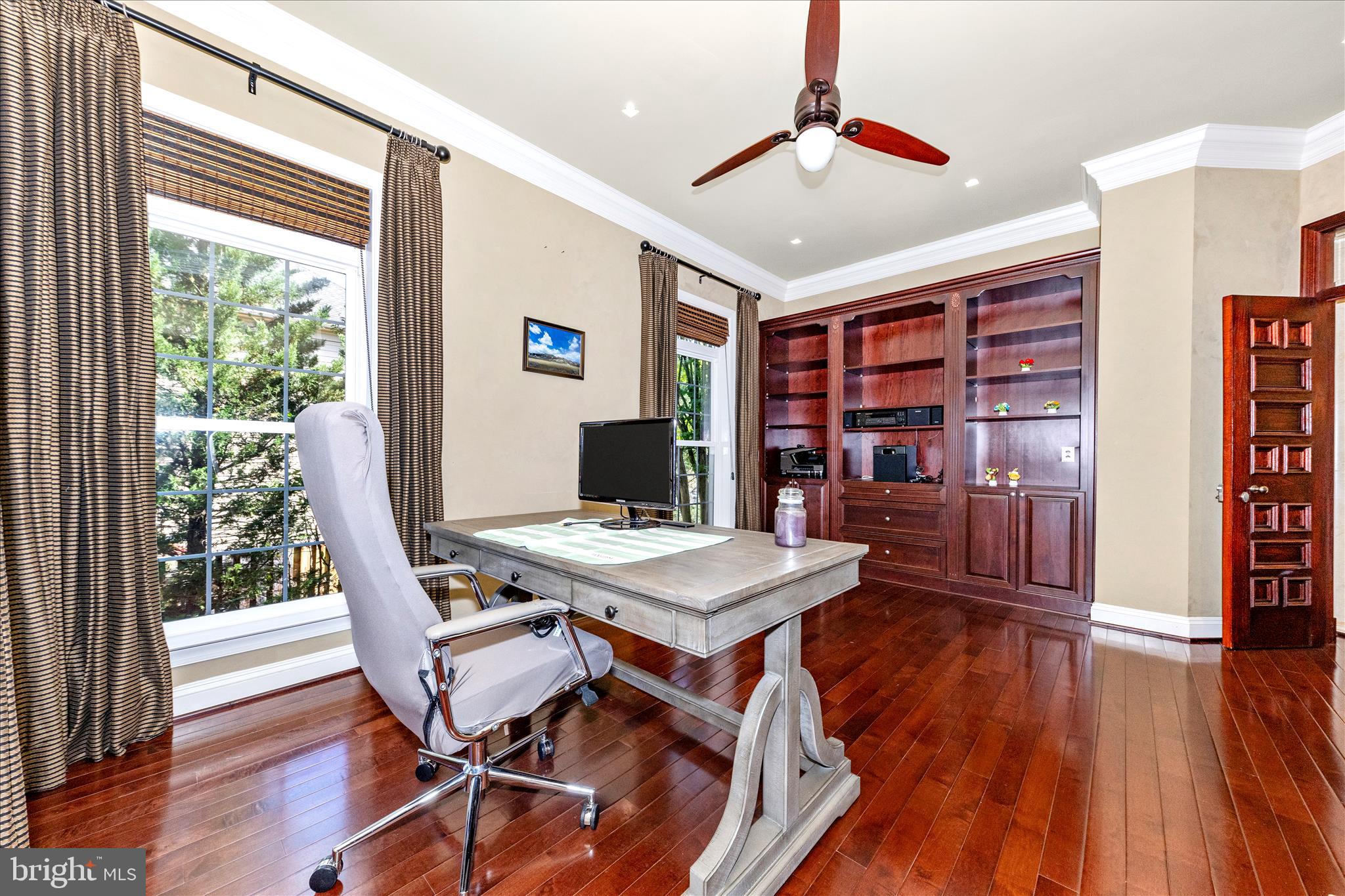 OAKTON VILLAGE - Residential