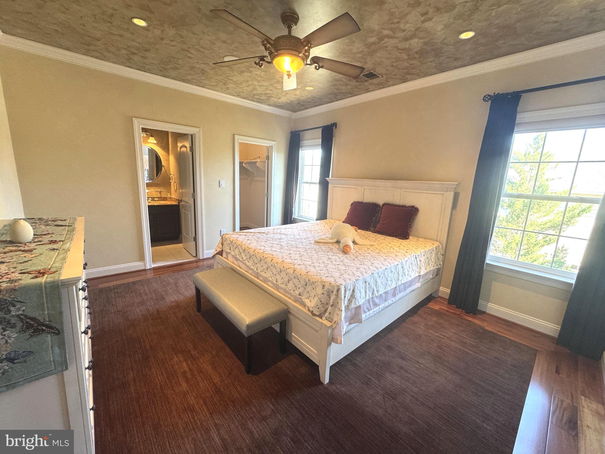 OAKTON VILLAGE - Residential