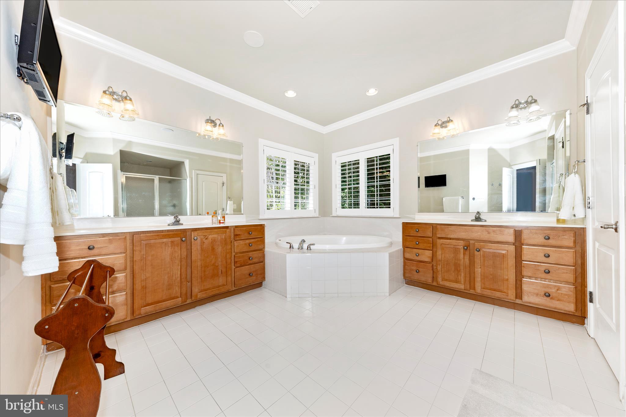 OAKTON VILLAGE - Residential